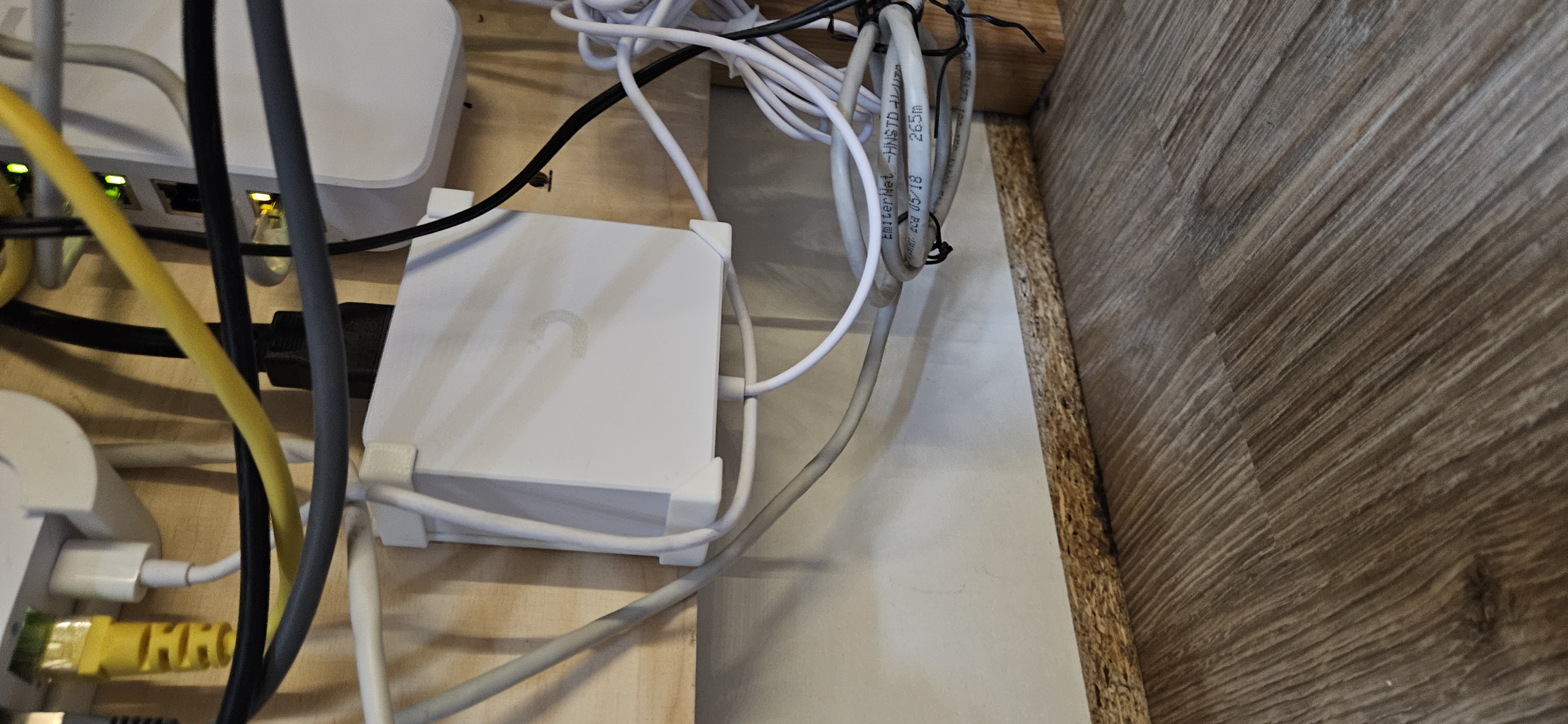Ubiquity power supply wallmount