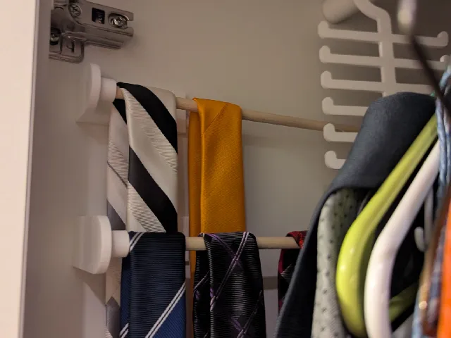 Layered tie rack