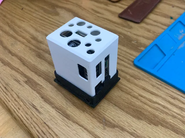 HifiBerry Amp 2 / RaspberryPi 3A small upright amplifier