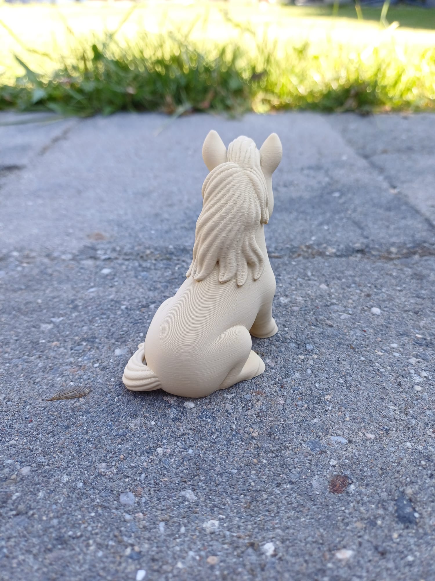 Cute Sitting Horse — miniatura 2