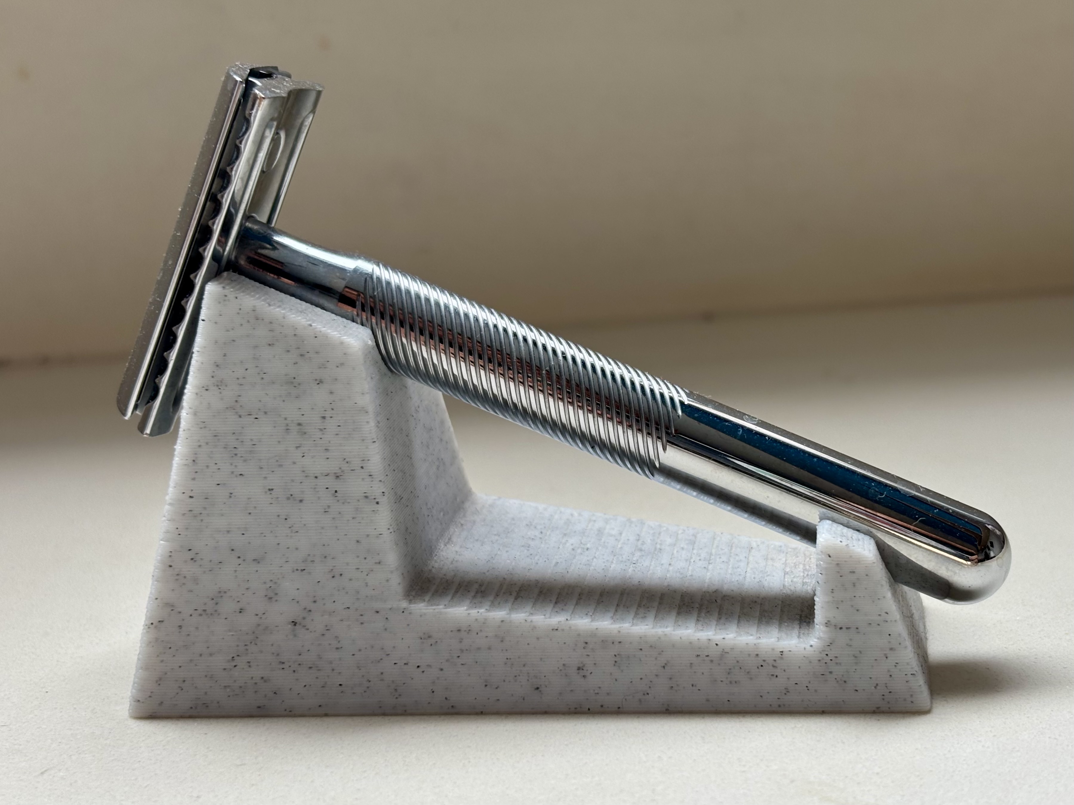 Miniatura 2 do modelo 3D Safety Razor Stand