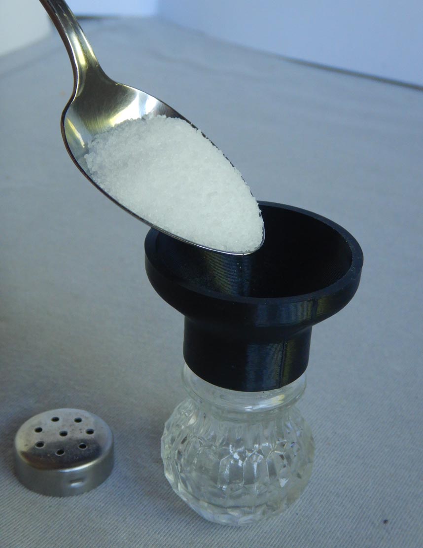 Trichter für Mini Salzstreuer oder Pfefferstreuer; Funnel for mini salt or pepper shakers