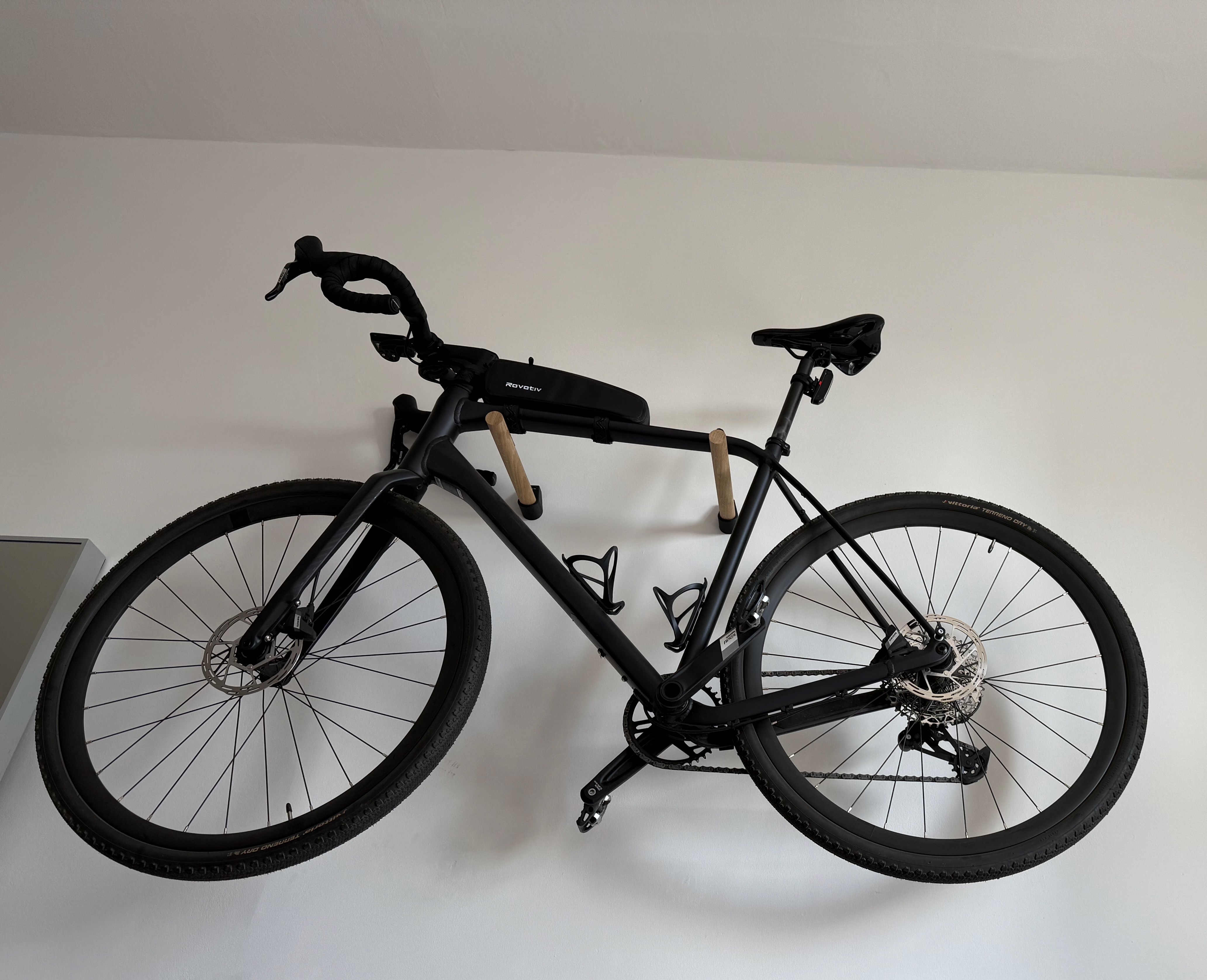 Bike wallmount with wood inserts (horizontal storage)