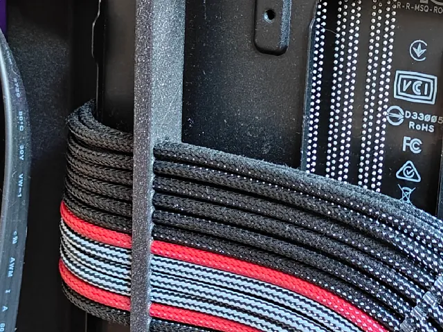Corsair 4000D Airflow closed cable comb vertical