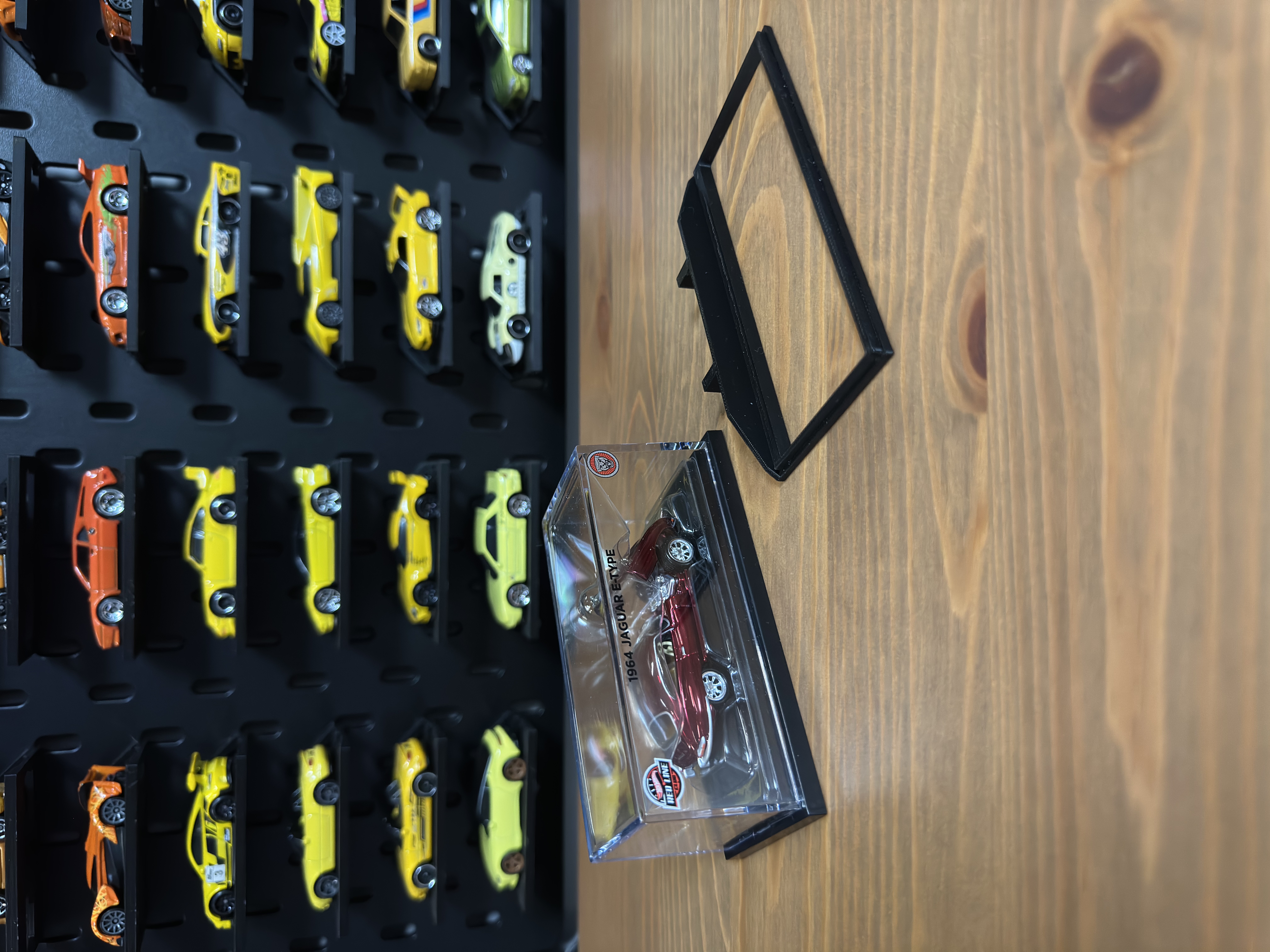 Hot Wheels RLC Showcase skadis mount