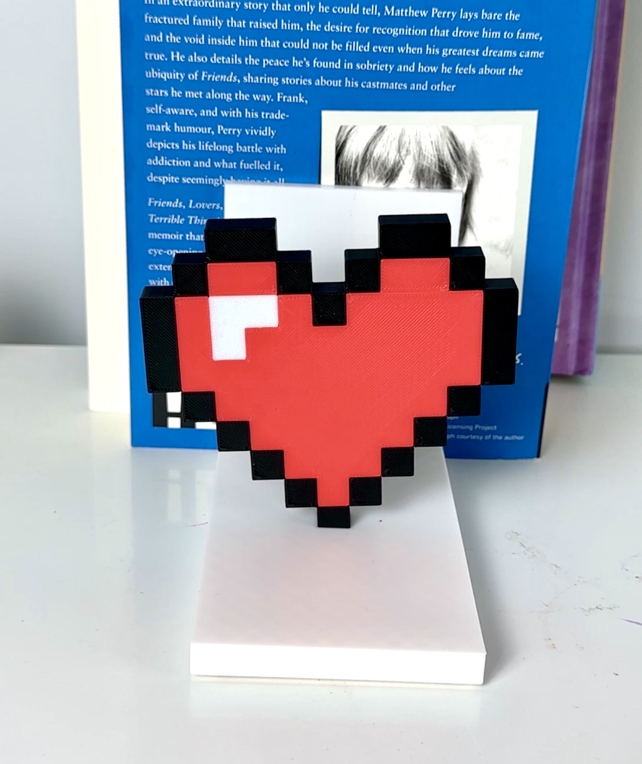 Pixel heart bookend