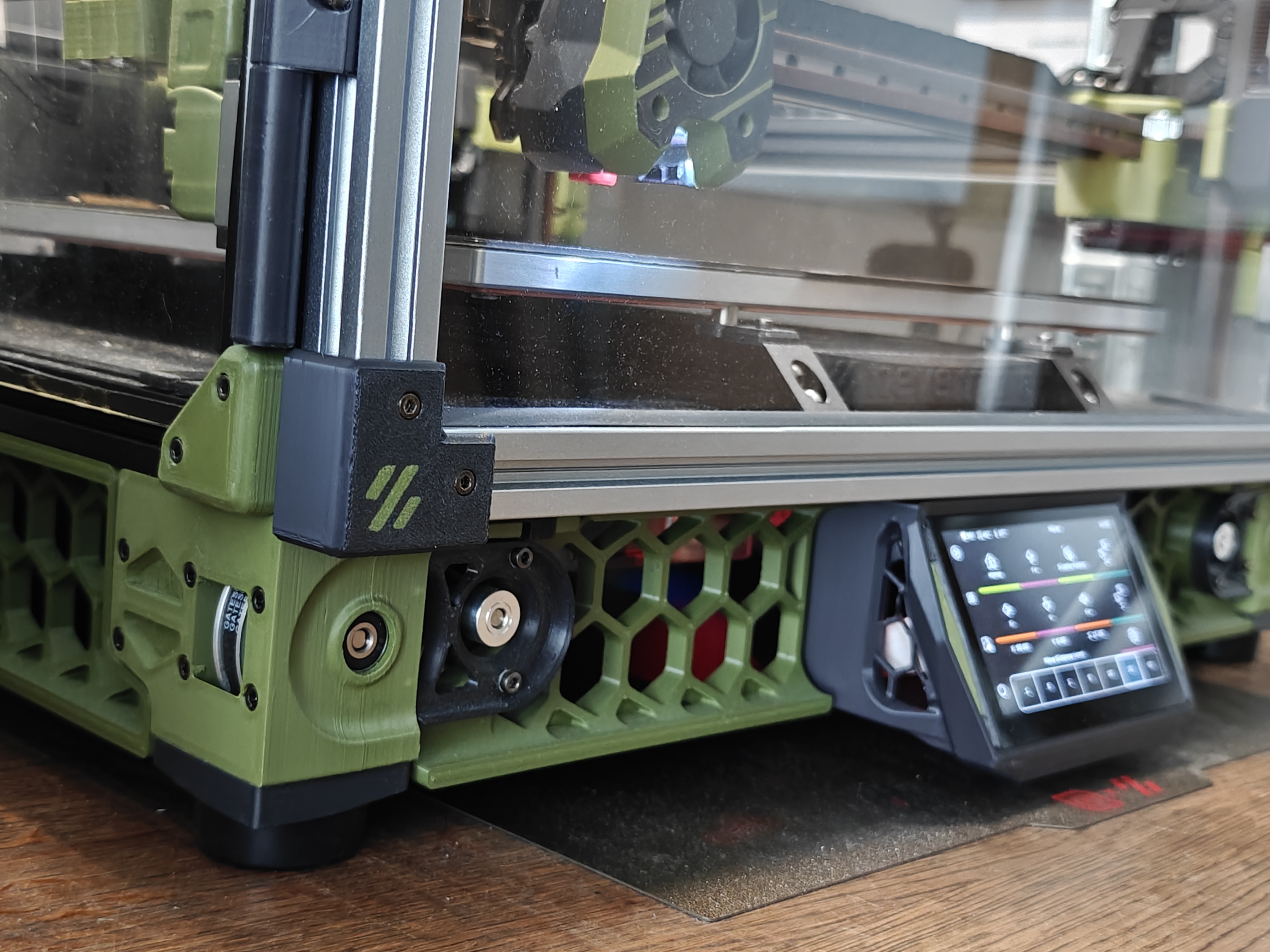 Clicky-Clack extrusion frame covers
