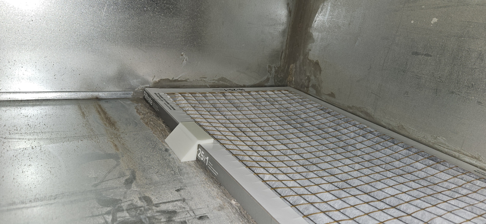 Furnace filter clip