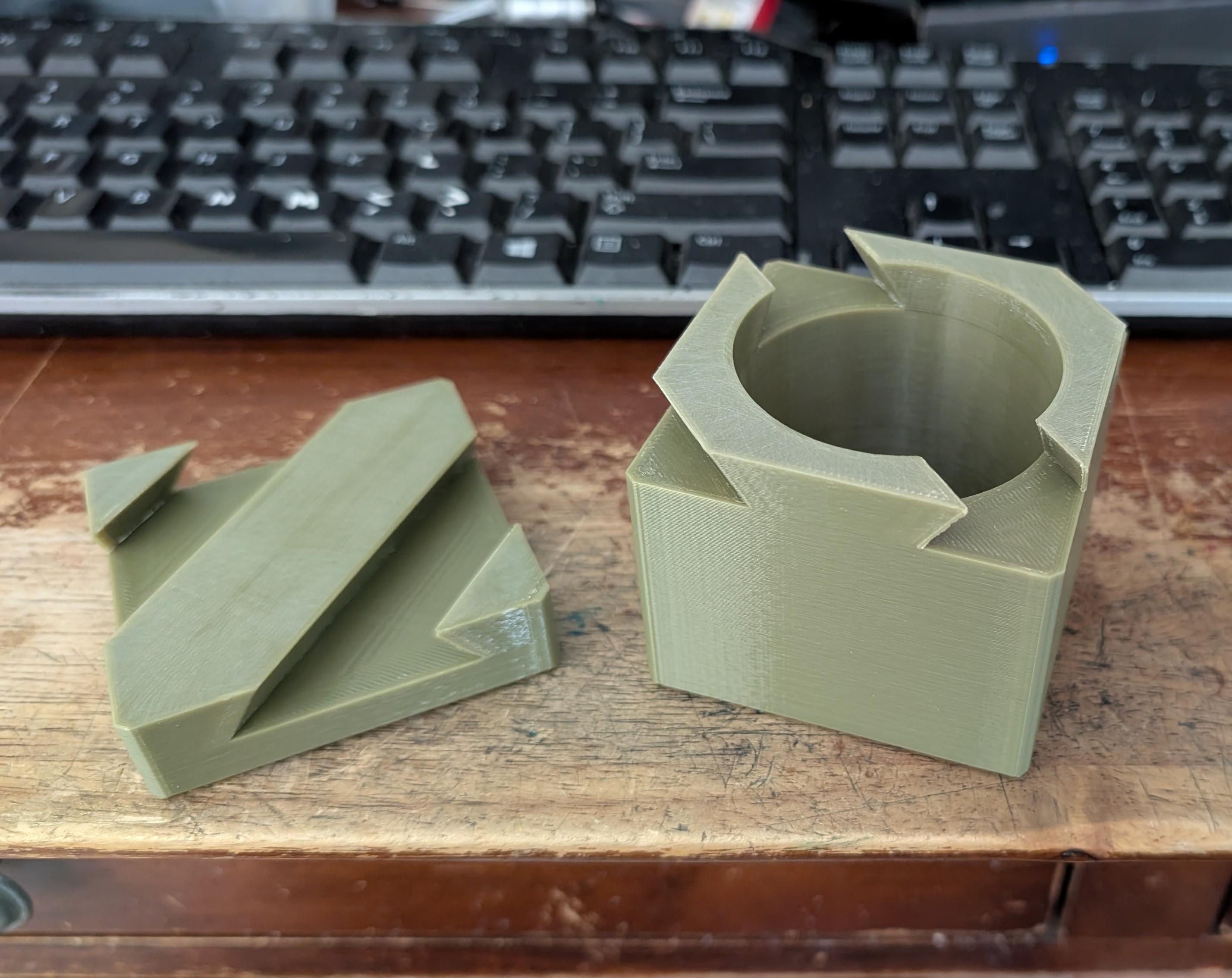 IMPOSSIBLE DOVETAIL BOX
