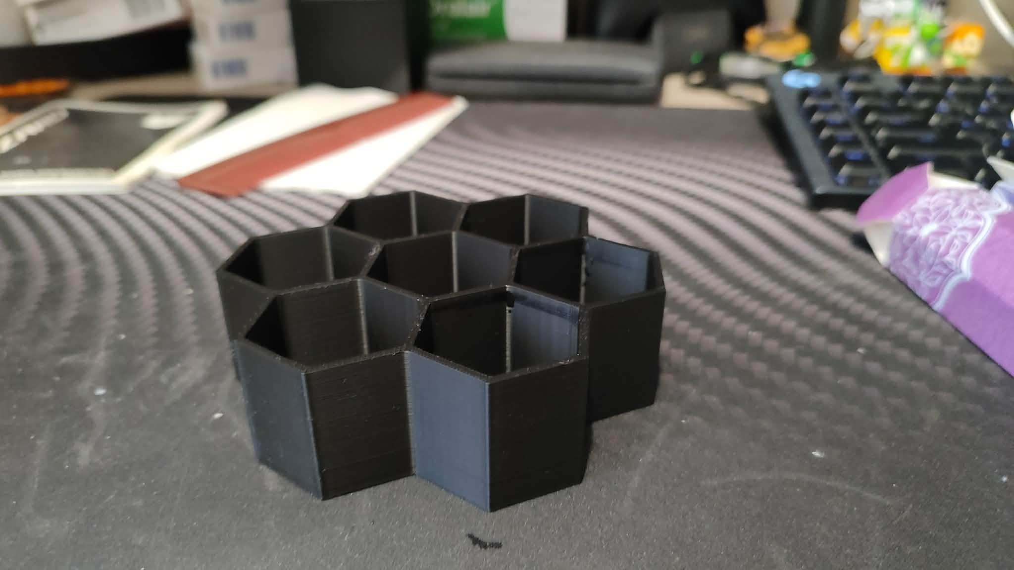 Simple honeycomb holder