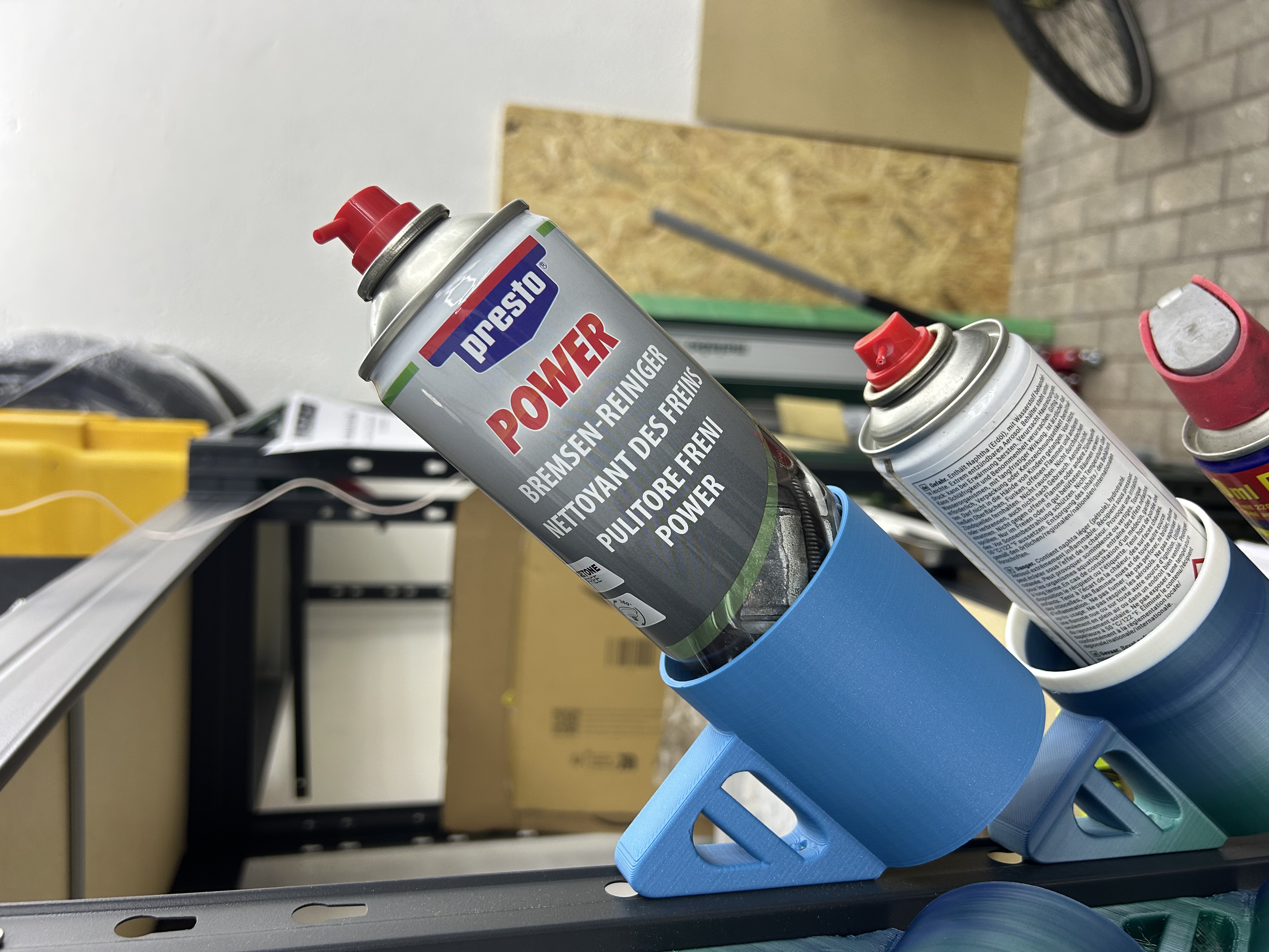 Spraycan holder for heavy duty shelves