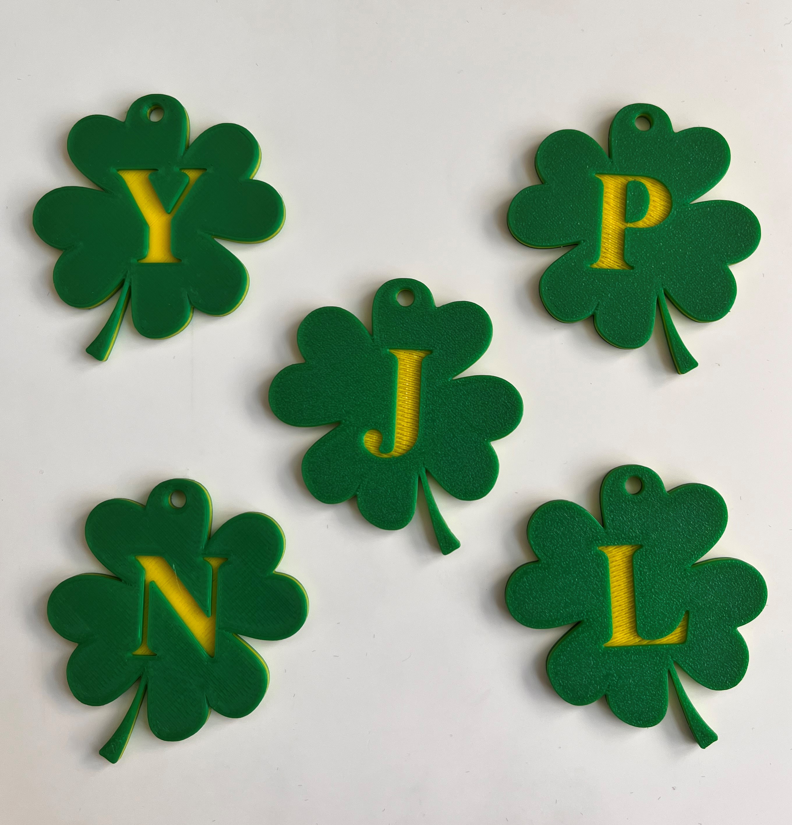 Čtyřlístek s iniciálou, Four-leaf clover with initial