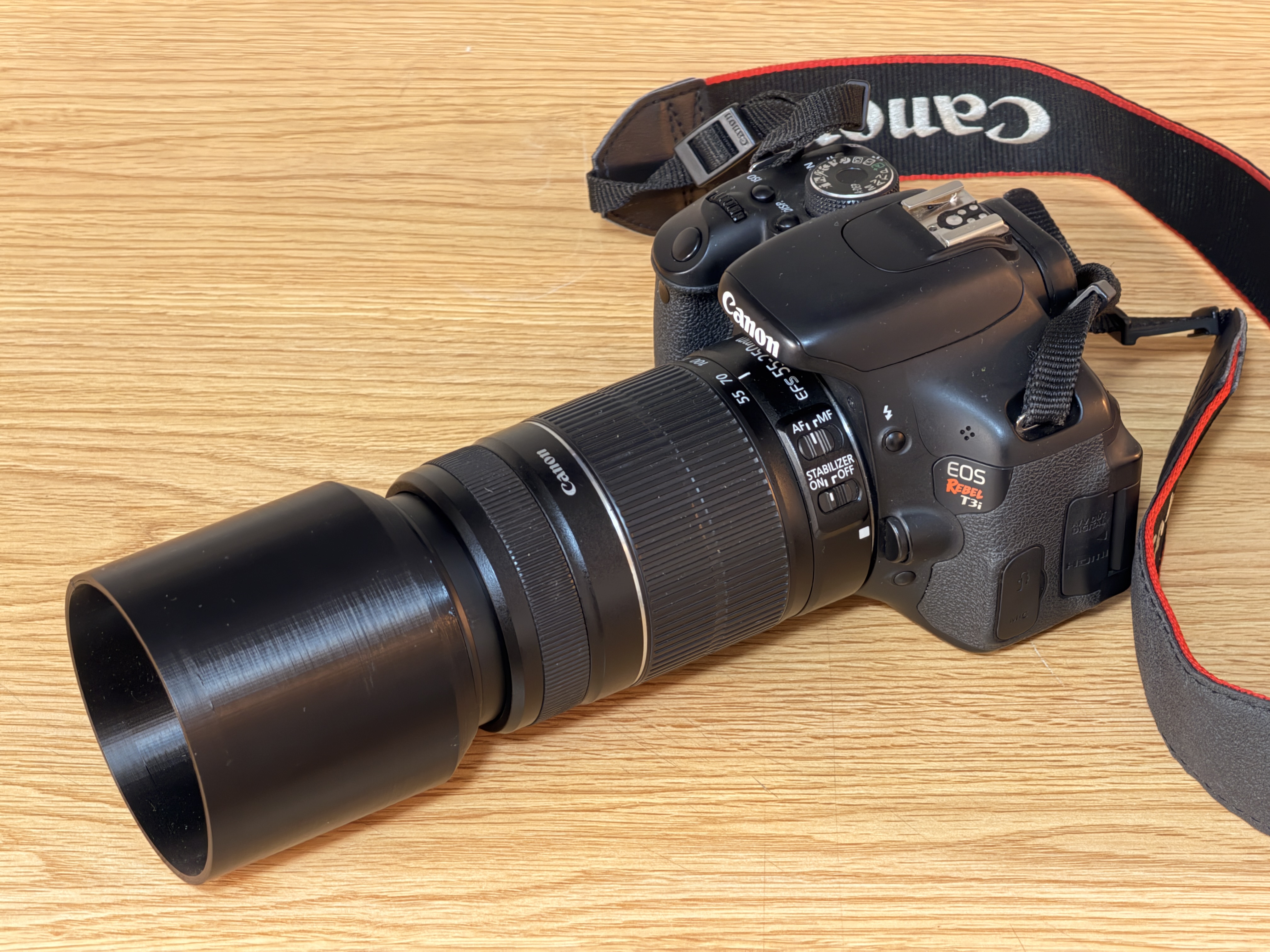 Locking Reversable Lense Hood for Old DSLR Camera