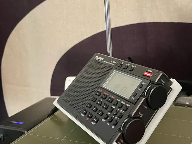 Tecsun PL-330 shortwave radio stand, 45 degree angle