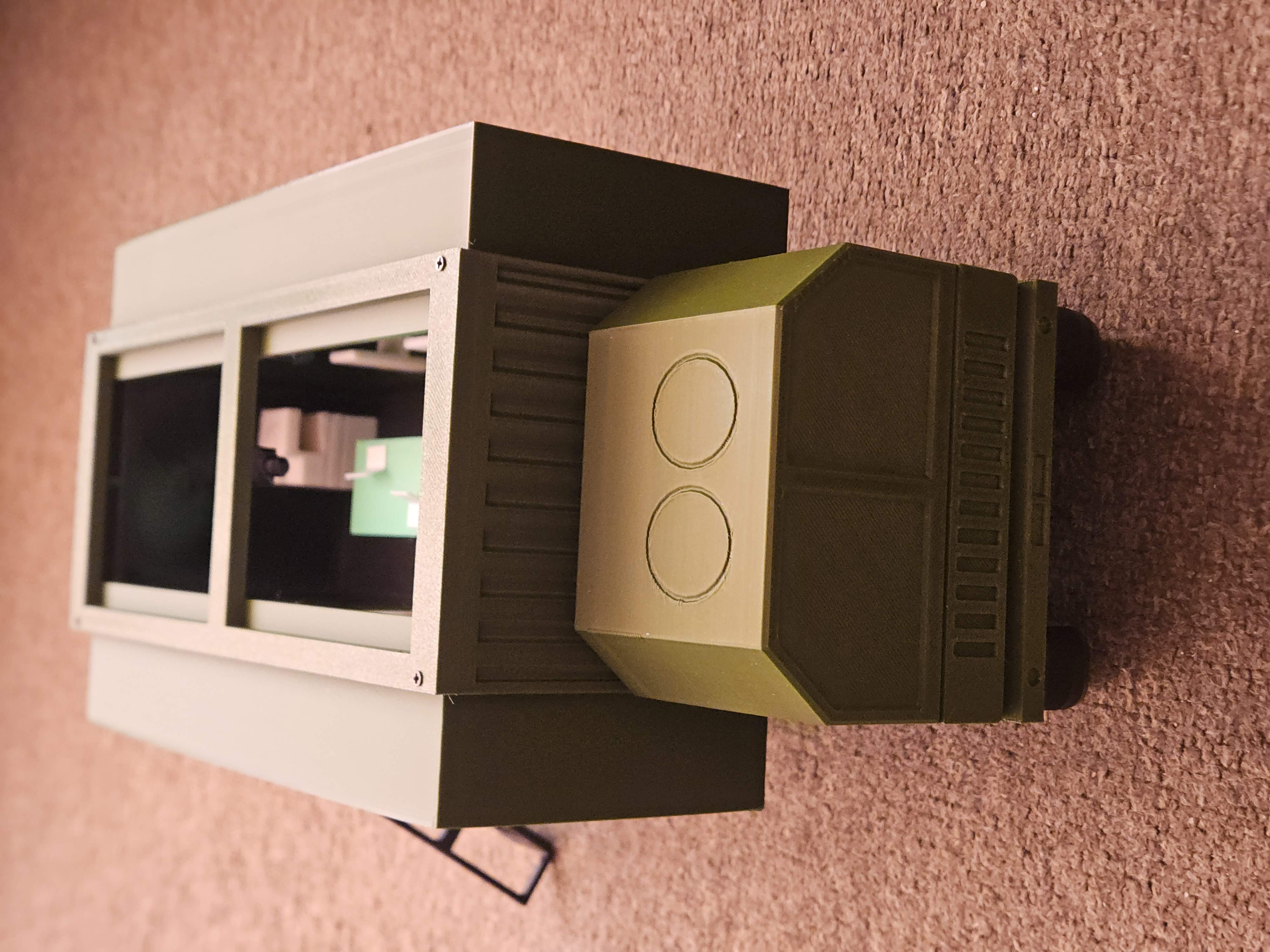 Heavy Tactical Truck with Multimedia Container ISO 20 — miniatura 9