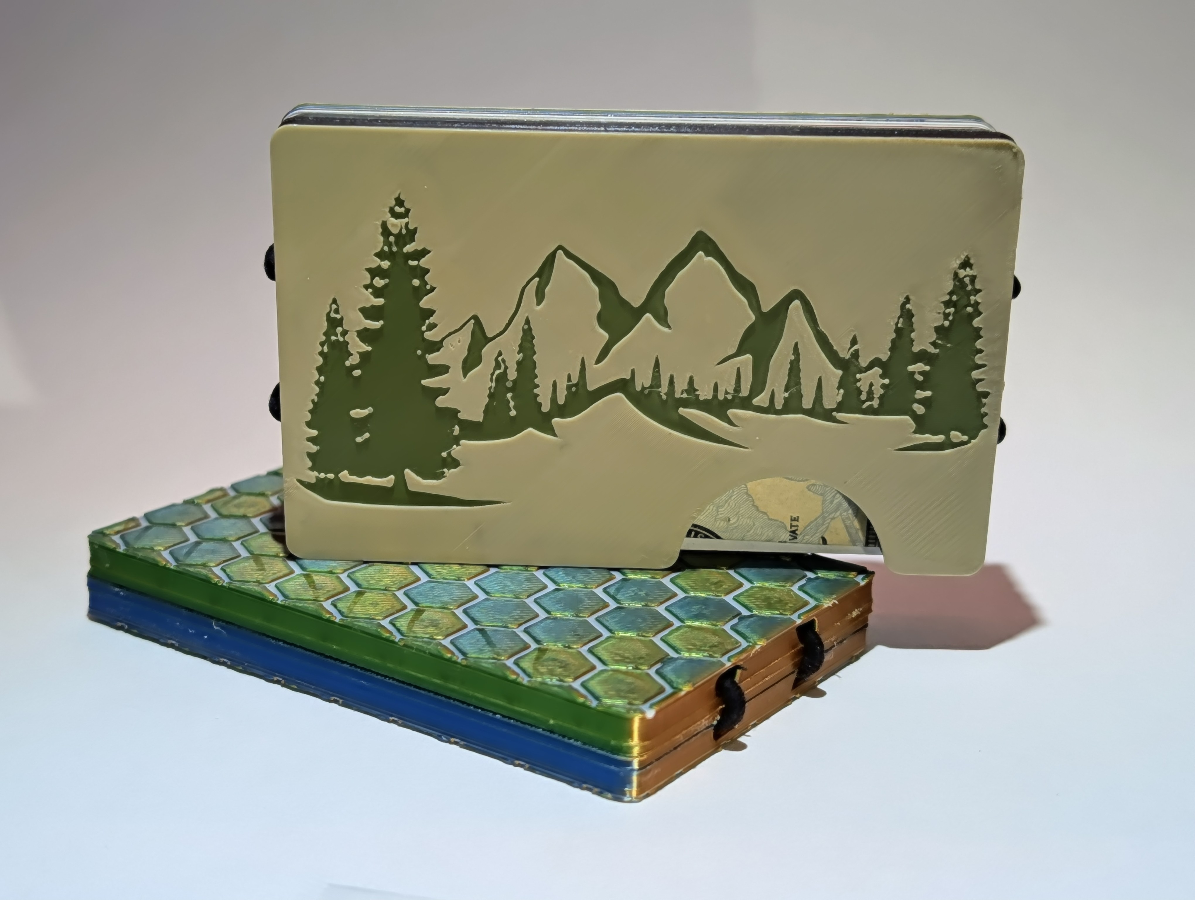 Ridge Wallet With Hidden Hair ties
