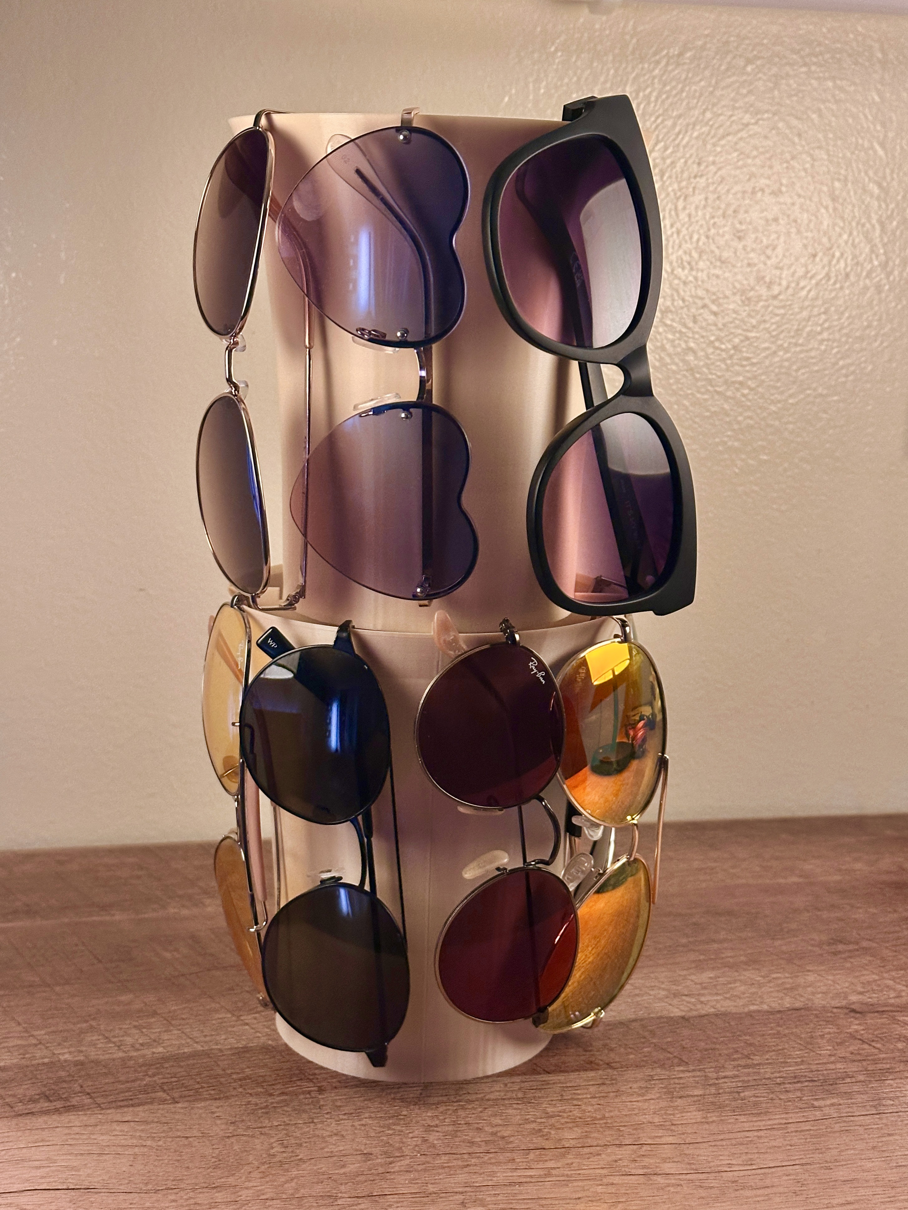 Miniatura 2 do modelo 3D The Stackable Sunglass Bucket