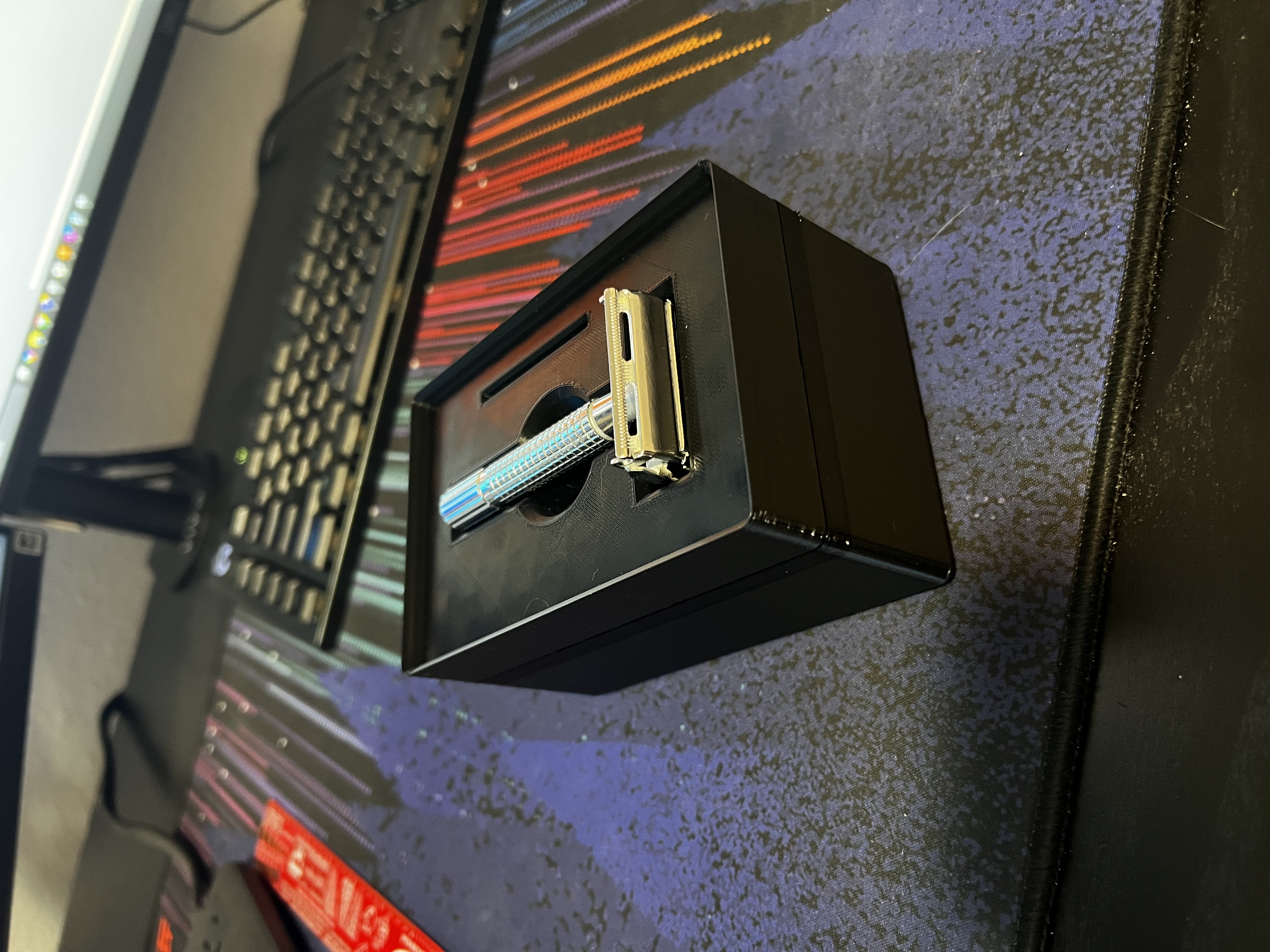 Razor holder with blade disposal