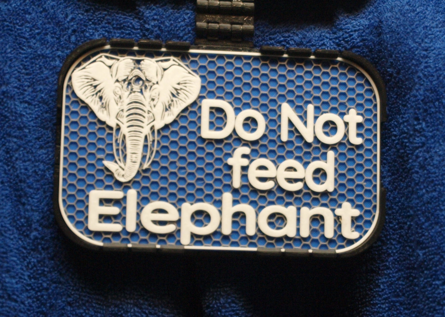 Do Not Feed Elephant sign
