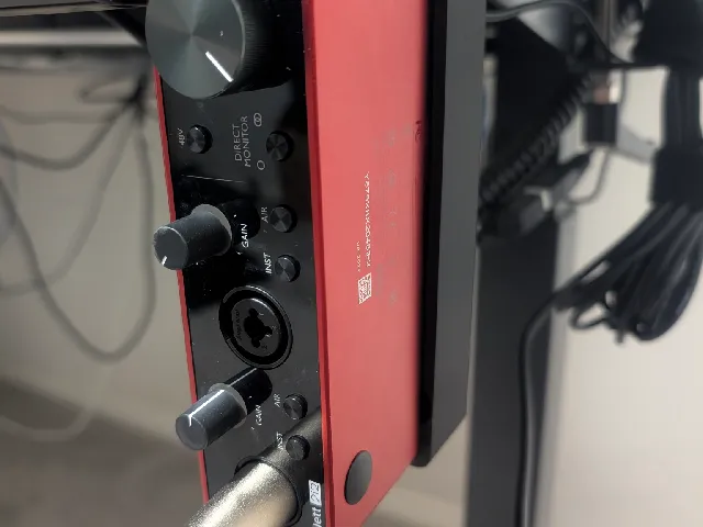 Focusrite Scarlett 2i2 underdesk vertical mount