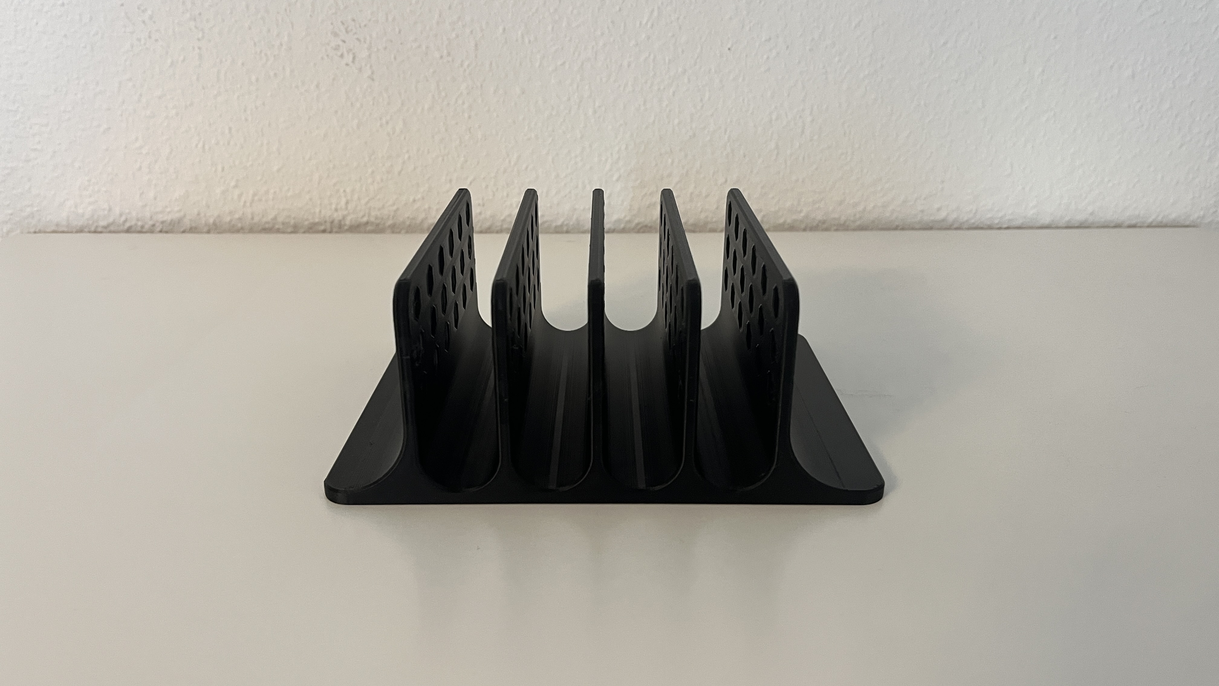 Miniatura 2 do modelo 3D Vertical Laptop & Tablet Stand