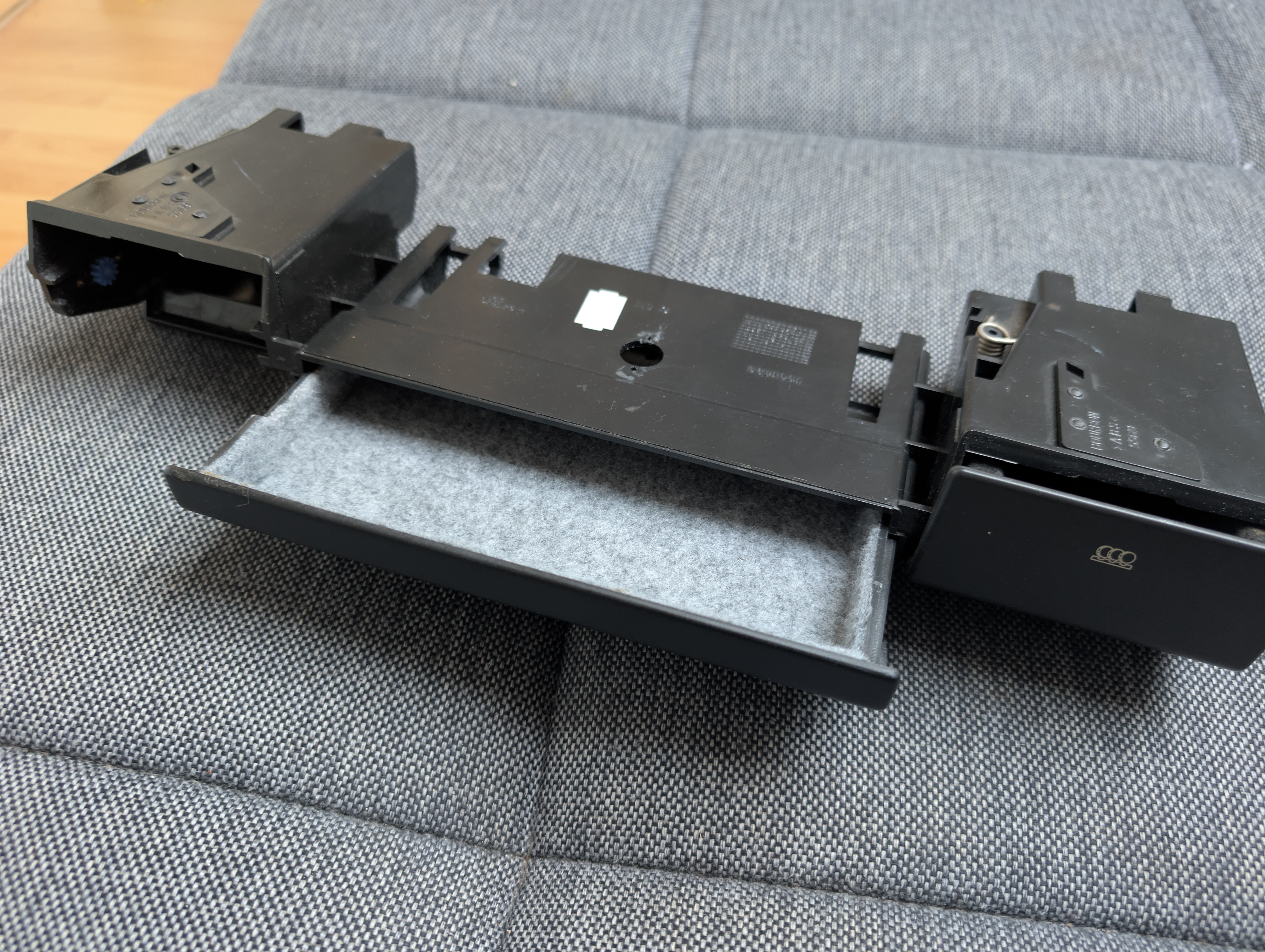 DIscovery 1/2 Dashbord Cup Holder remove kit to storage