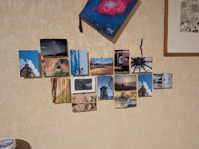 Floating picture or postcard holder