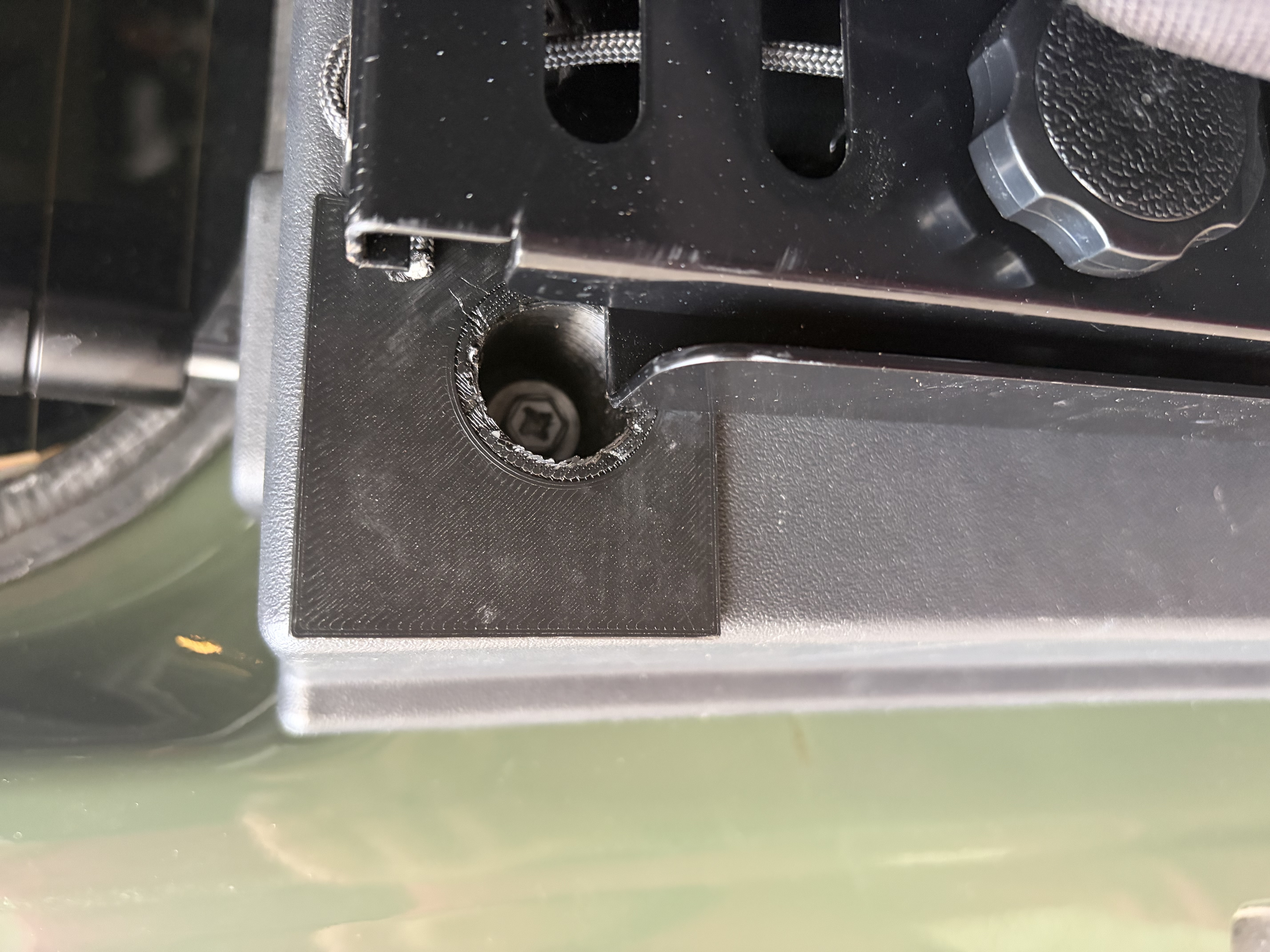 FJ Cruiser tailgate trim panel screw insert