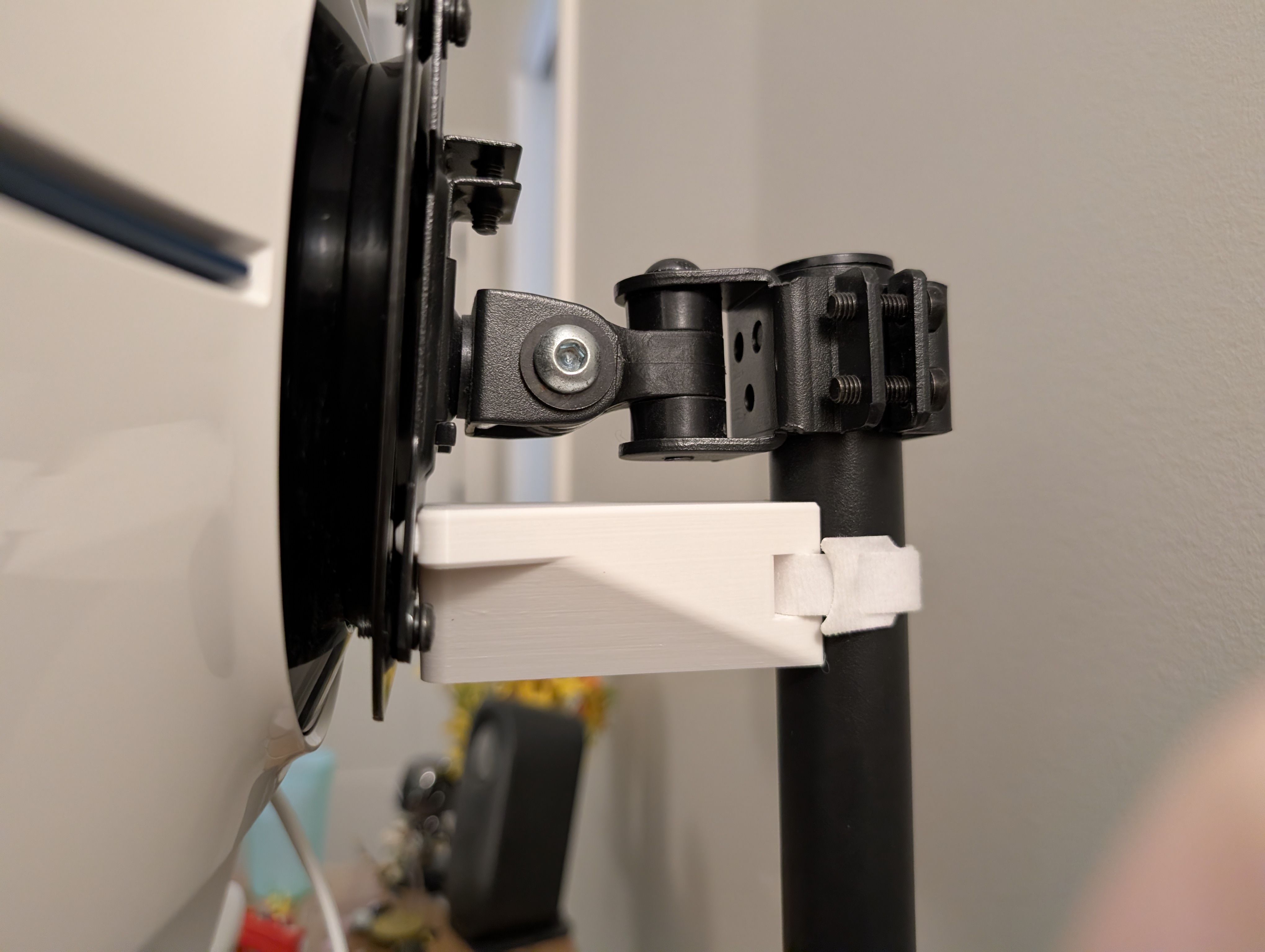 Monitor Tilt Stopper