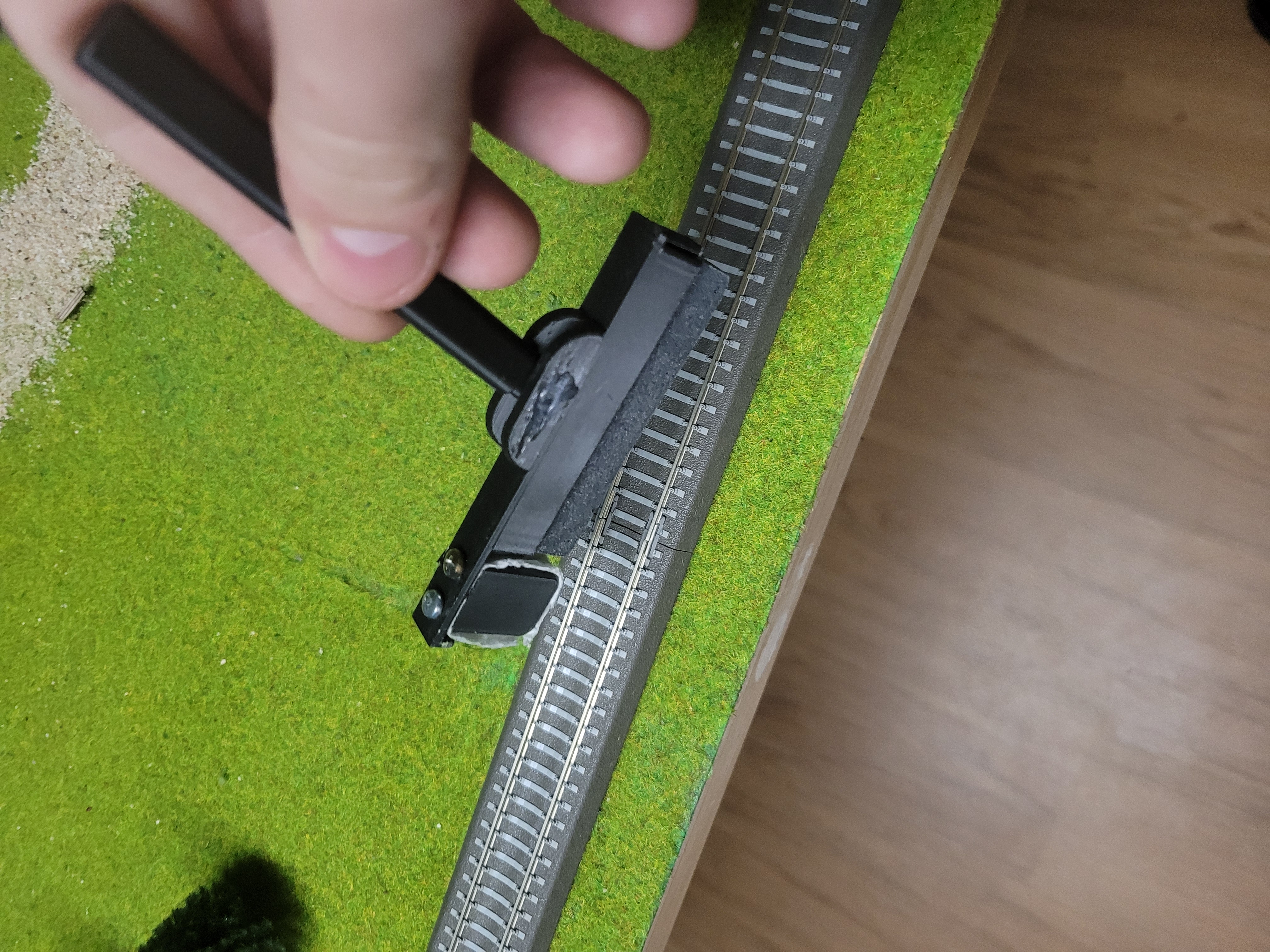 Mali čistač za tračnice./Small track cleaner. (TT, H0, N, Z,...)