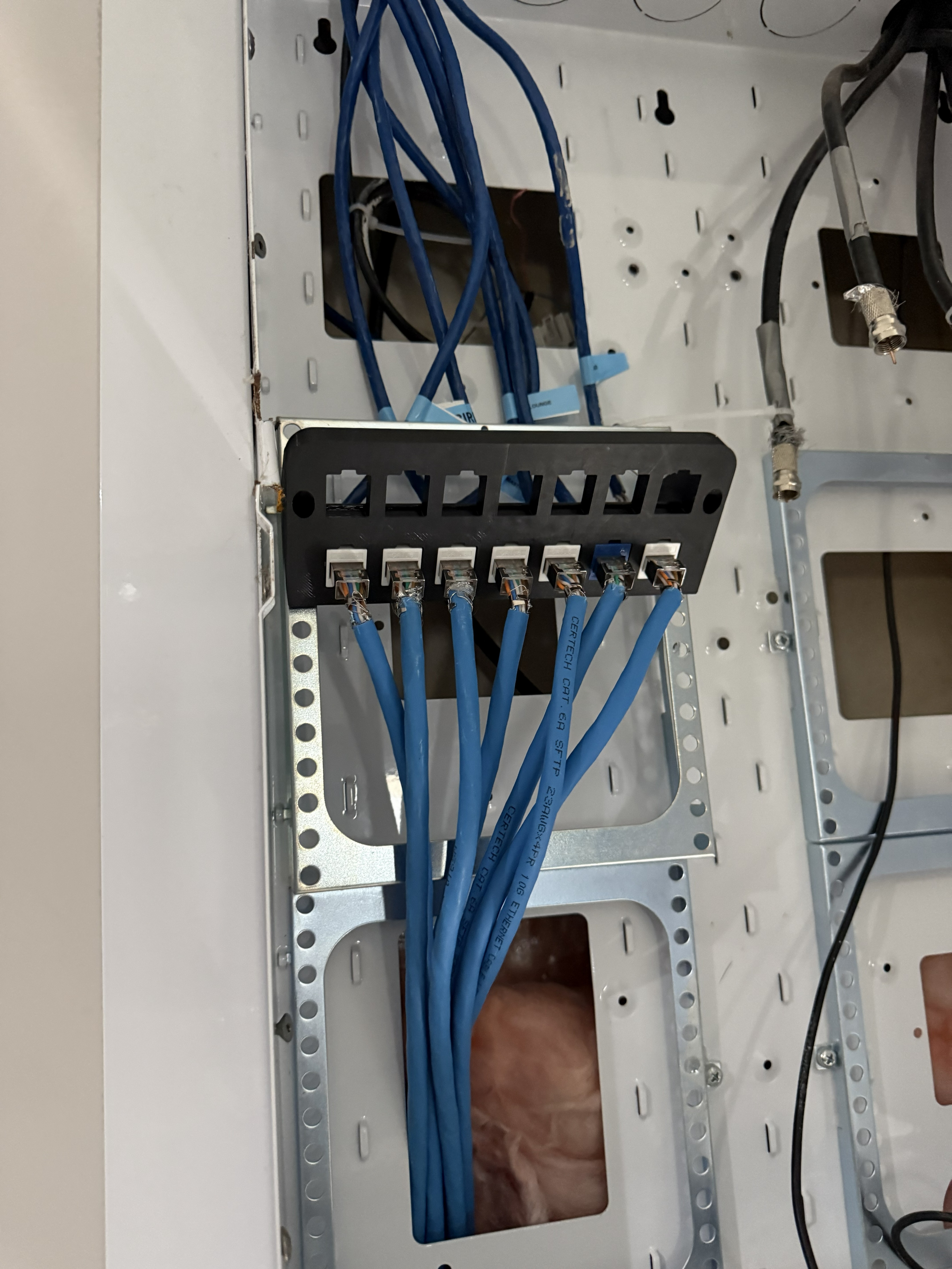 Angled Keystone Panel for a standard data cabinet - 14 ports