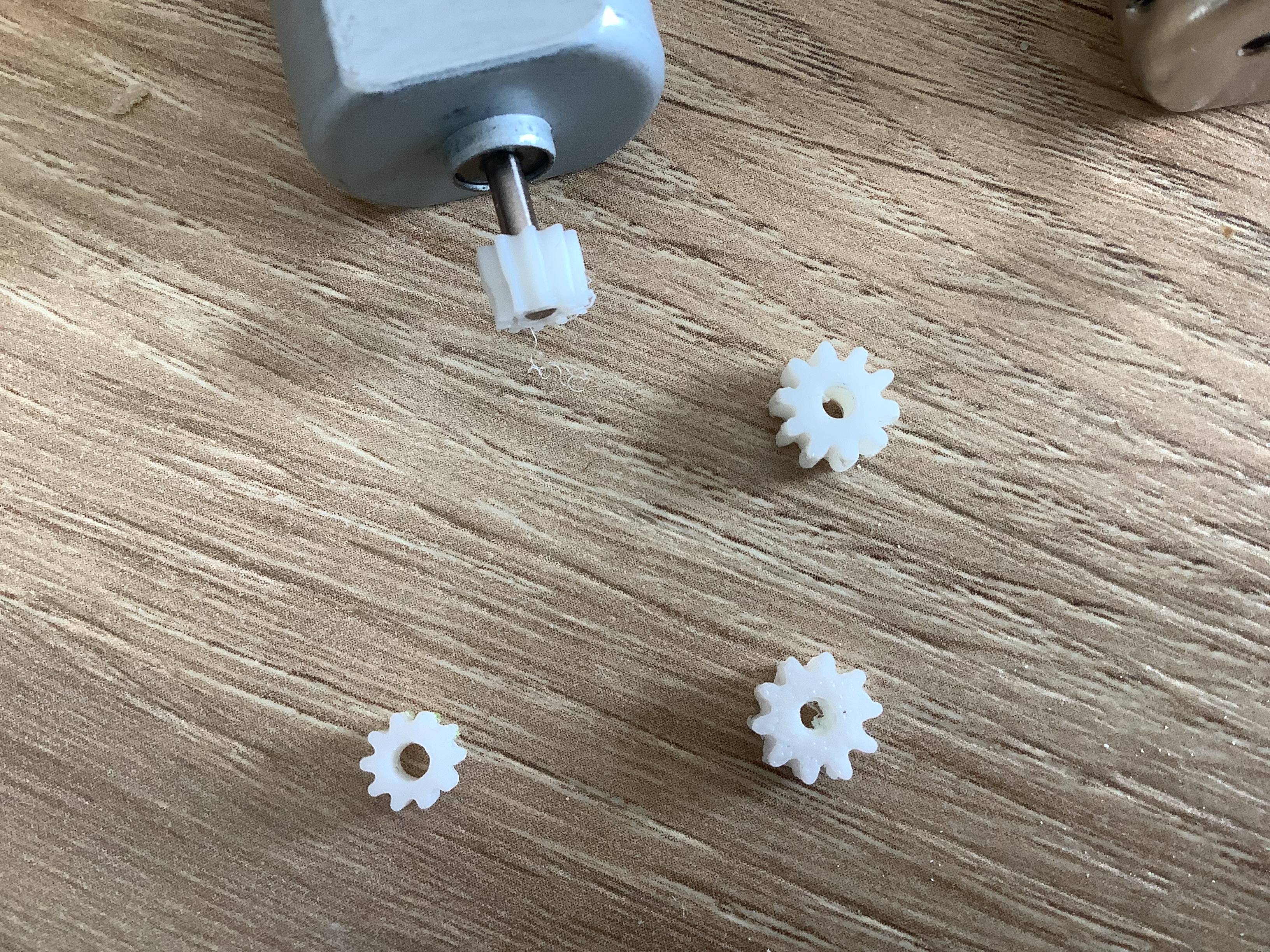 gear wheel for Arduino motor - Roue dentée pour moteur Arduino — miniatura 4