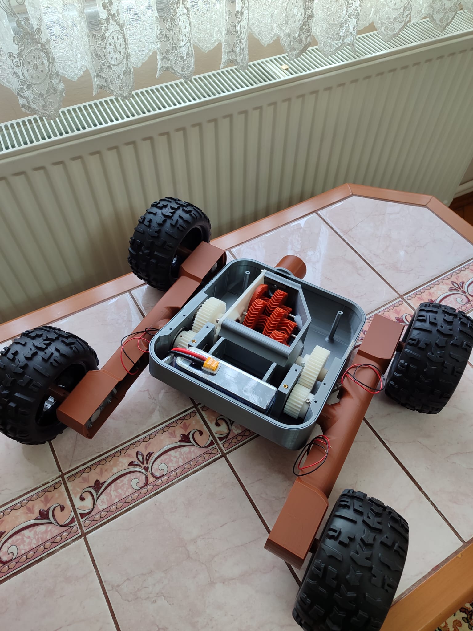 Full rotating unmanned ground vehicle - Robot Platform