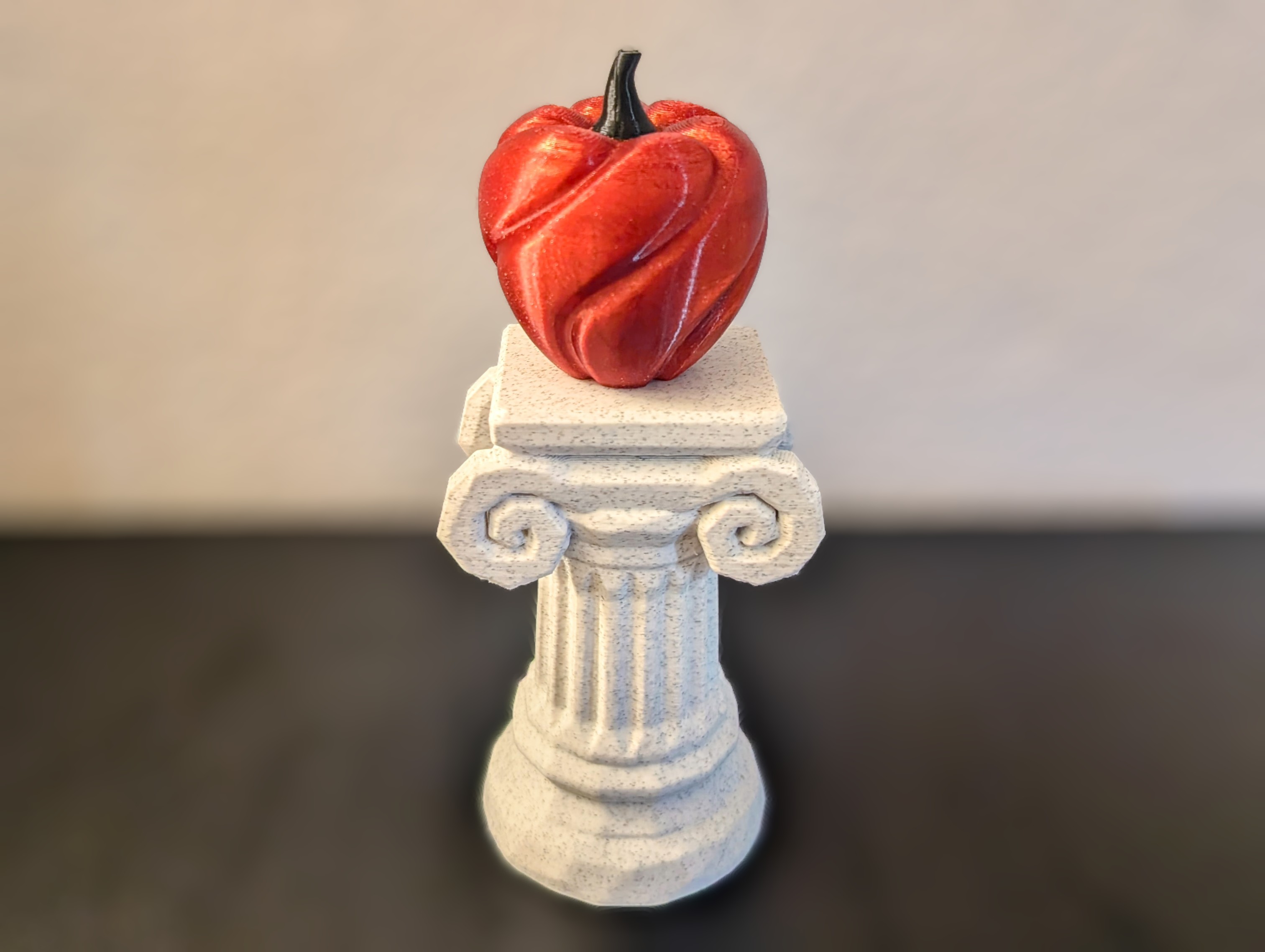 Apple of Discord – Apple + Pedestal