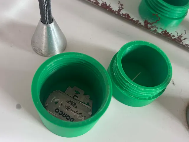 Blade Holder
