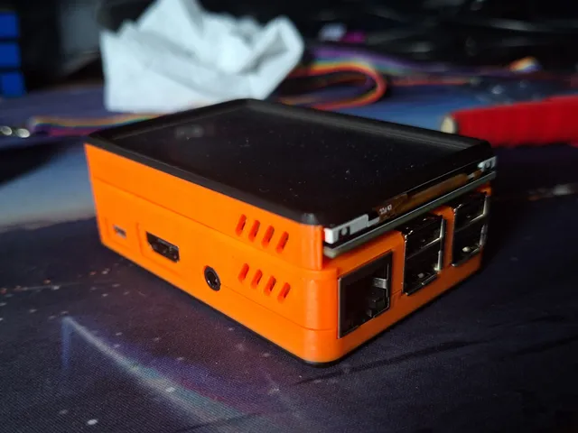 Raspberry Pi 3B+ case 3.5 inch TFT display