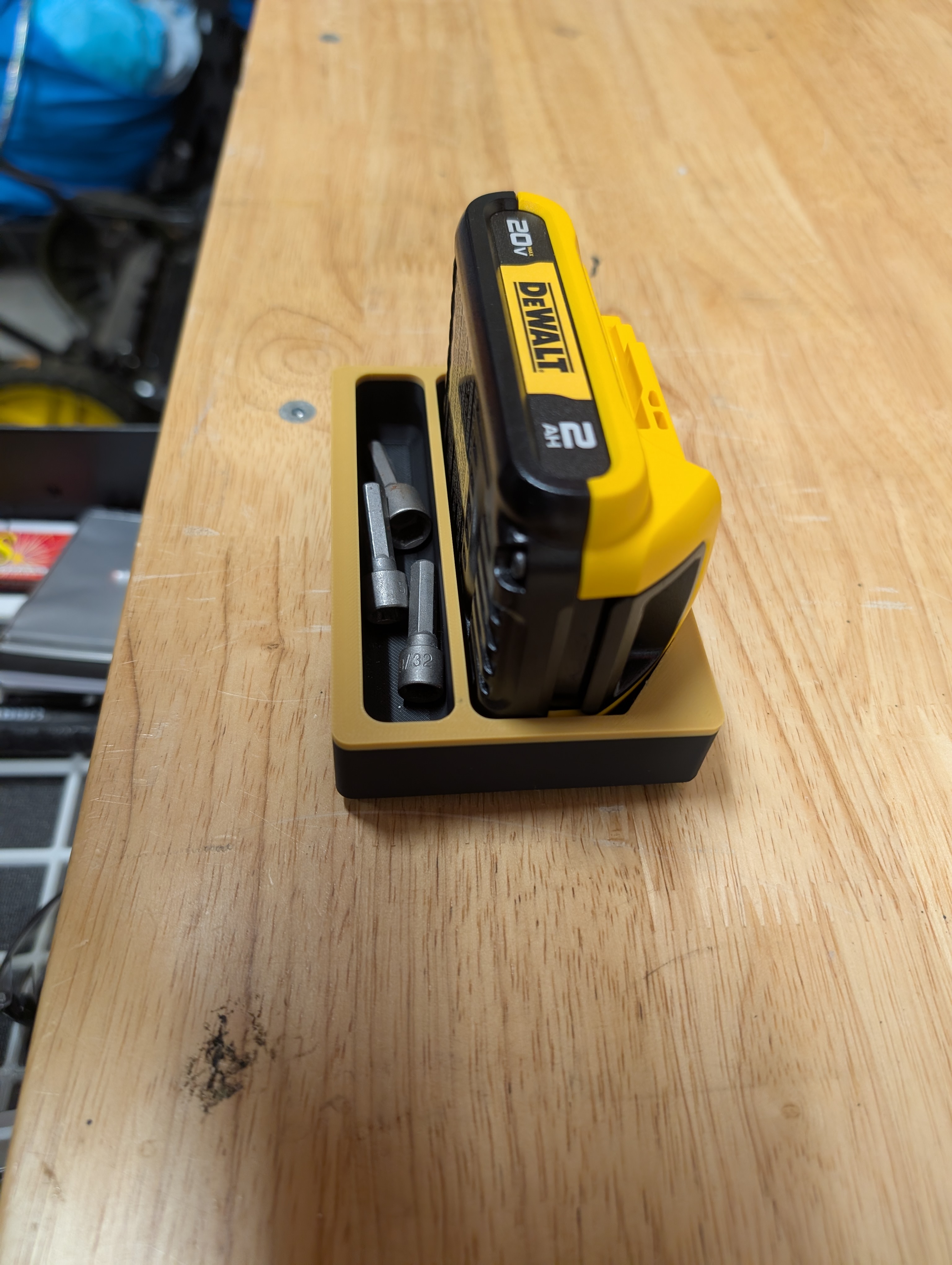 DEWALT 20V MAX 2AH Gridfinity Holder + Additional Storage