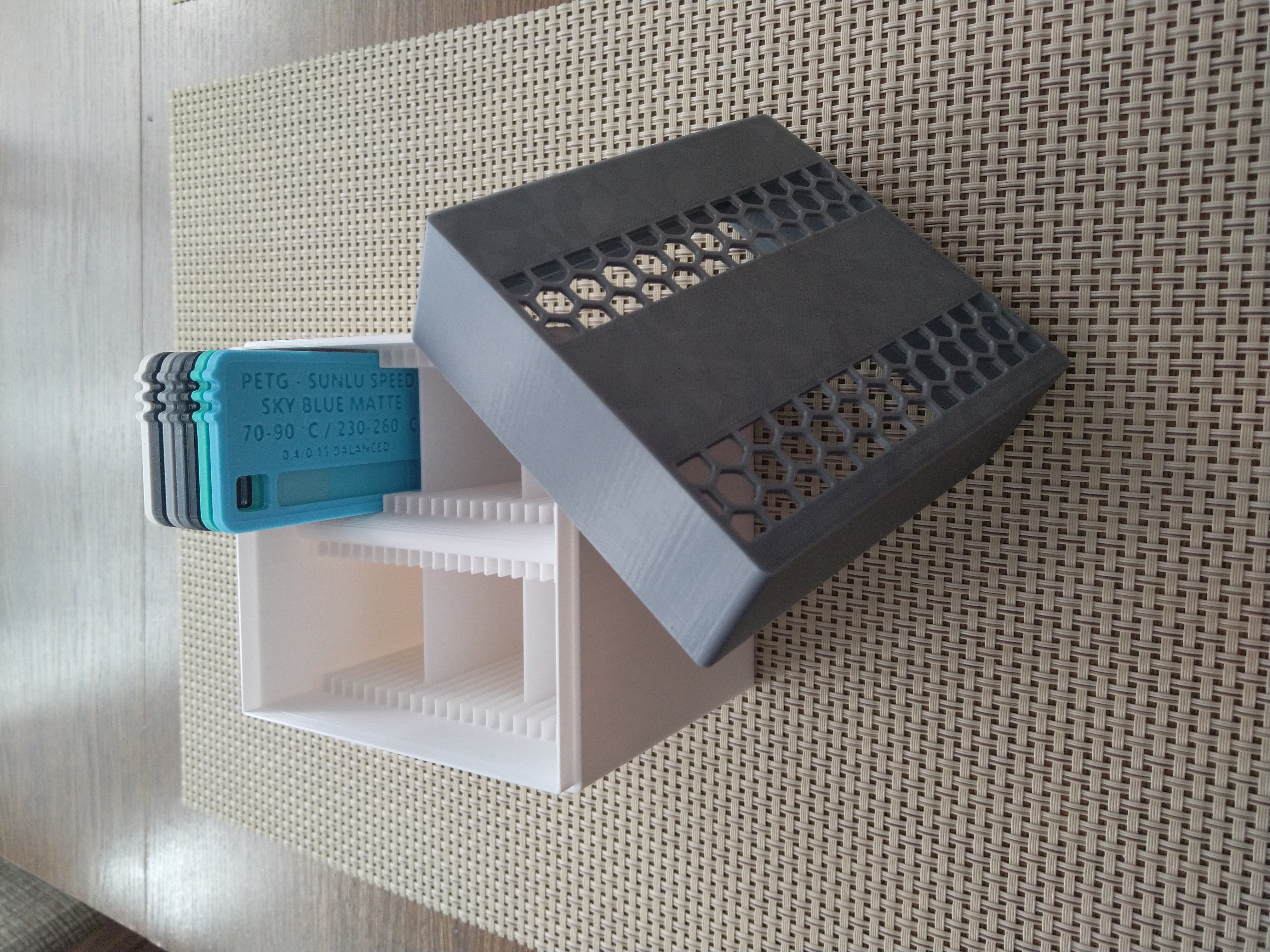 Vertical Swatch Box – Modular Filament Organizer with Lid Options - zmenšené víko 3D model