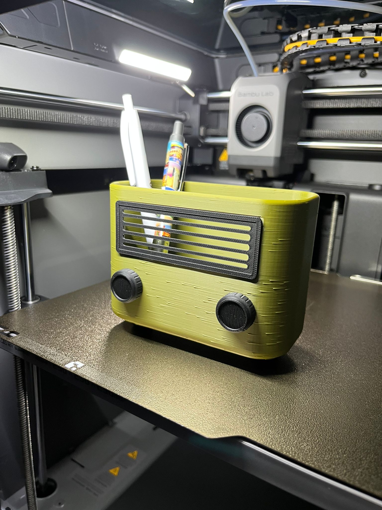Vintage Radio Pen Holder – Retro 3D Print