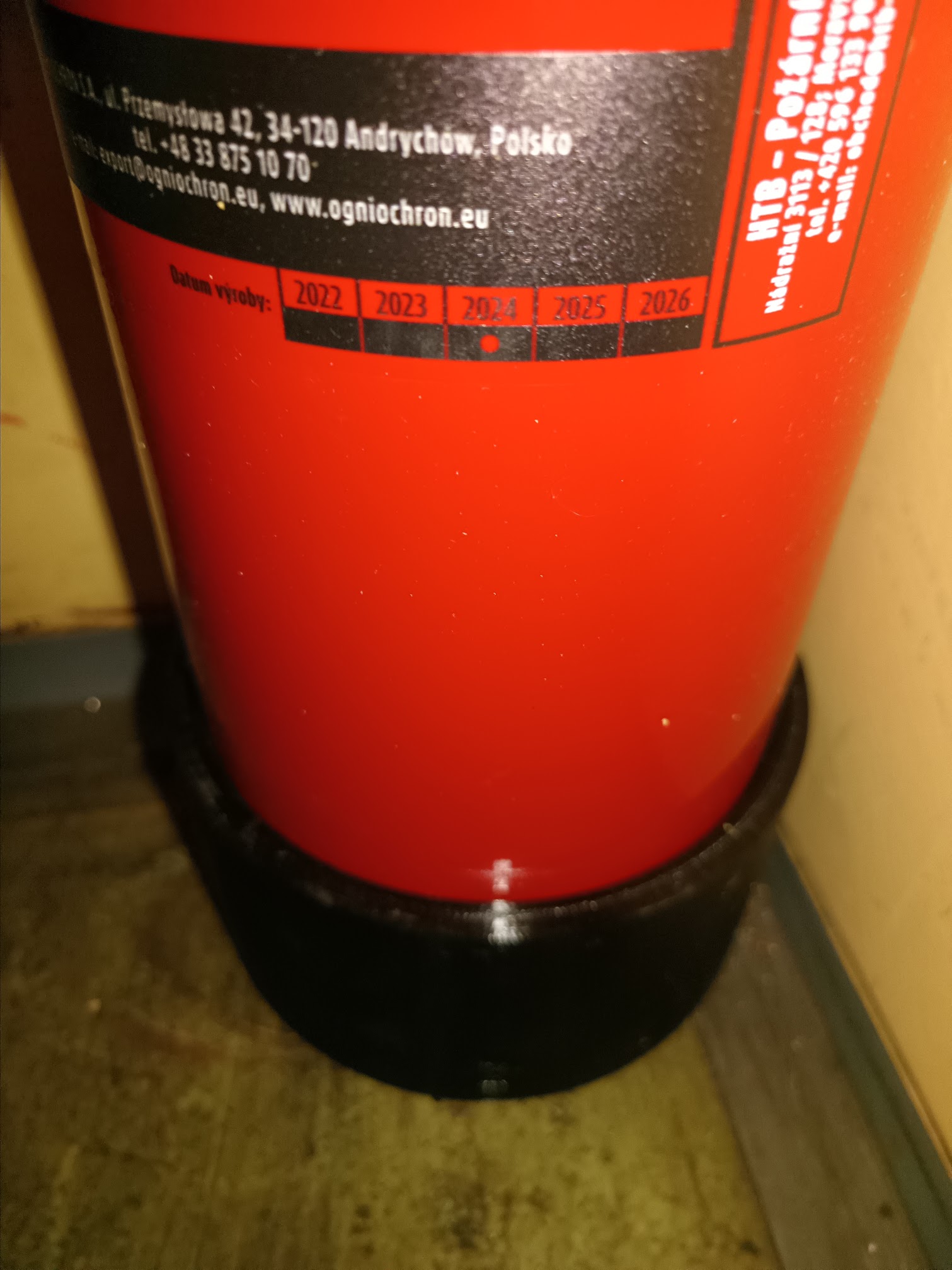 CO2 Fire extinguisher floor holder