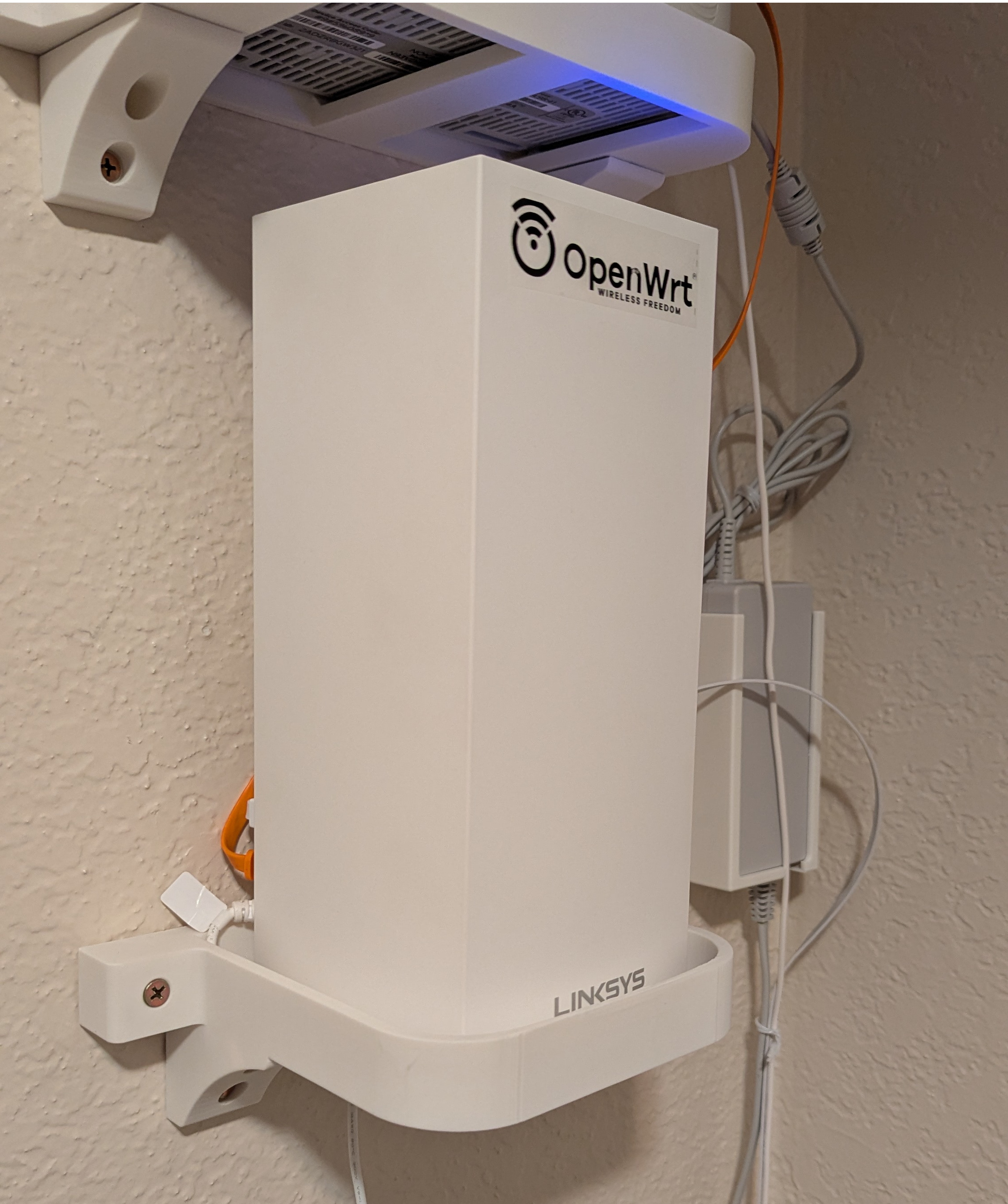 Linksys Velop wall mounter