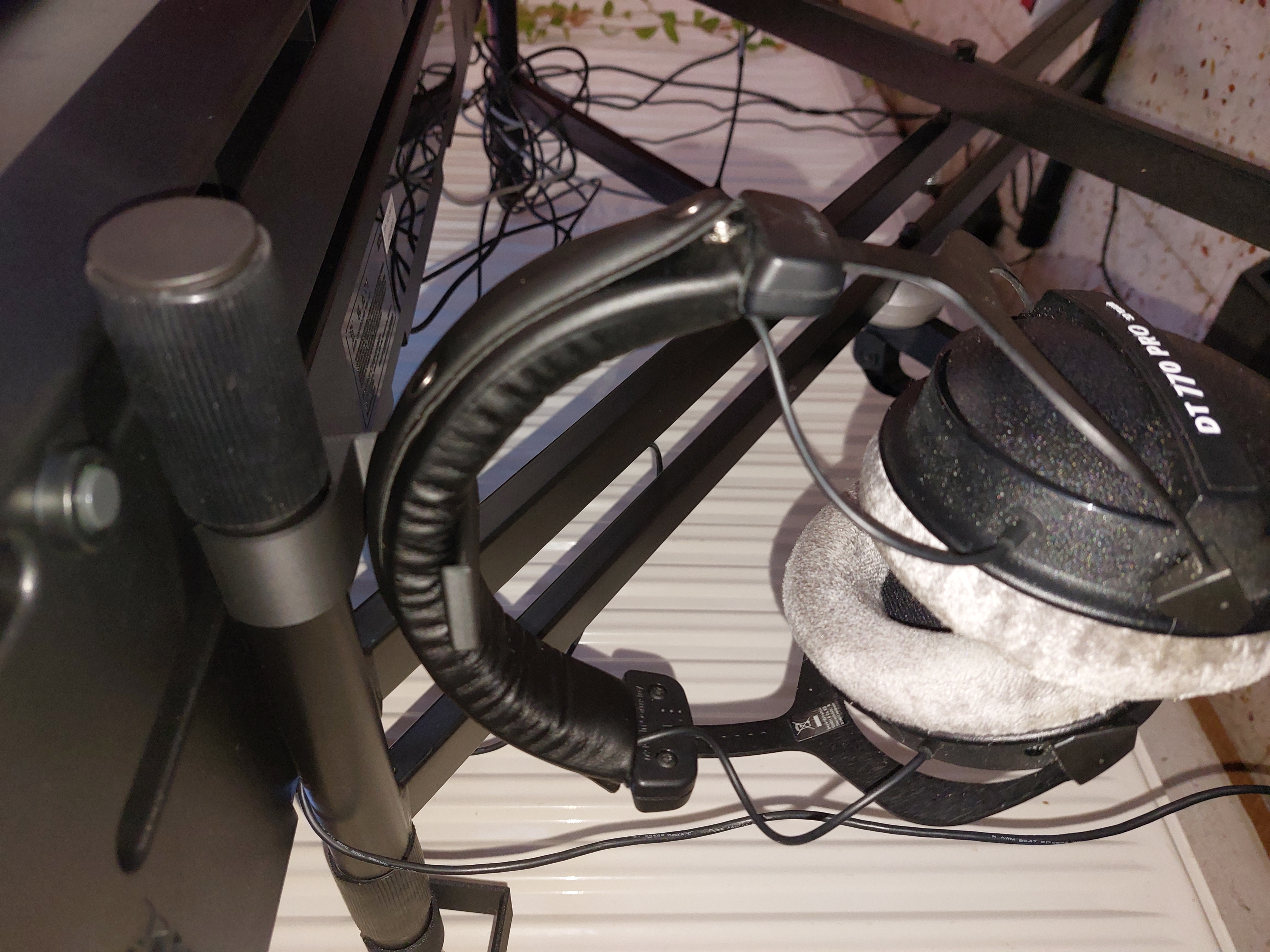 Piano stand headset support