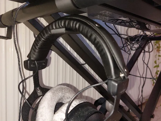 Piano stand headset support