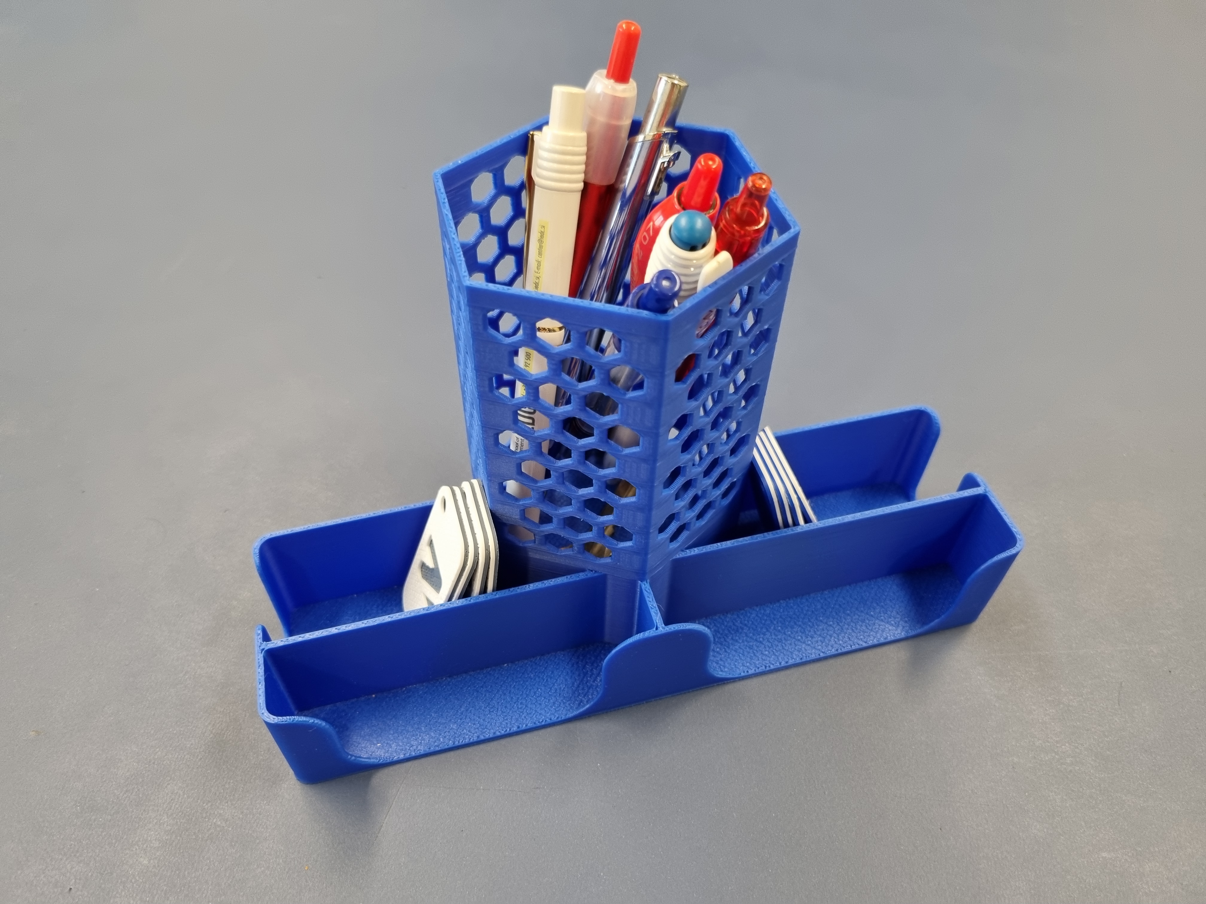 Symmetric desk organiser / organizer