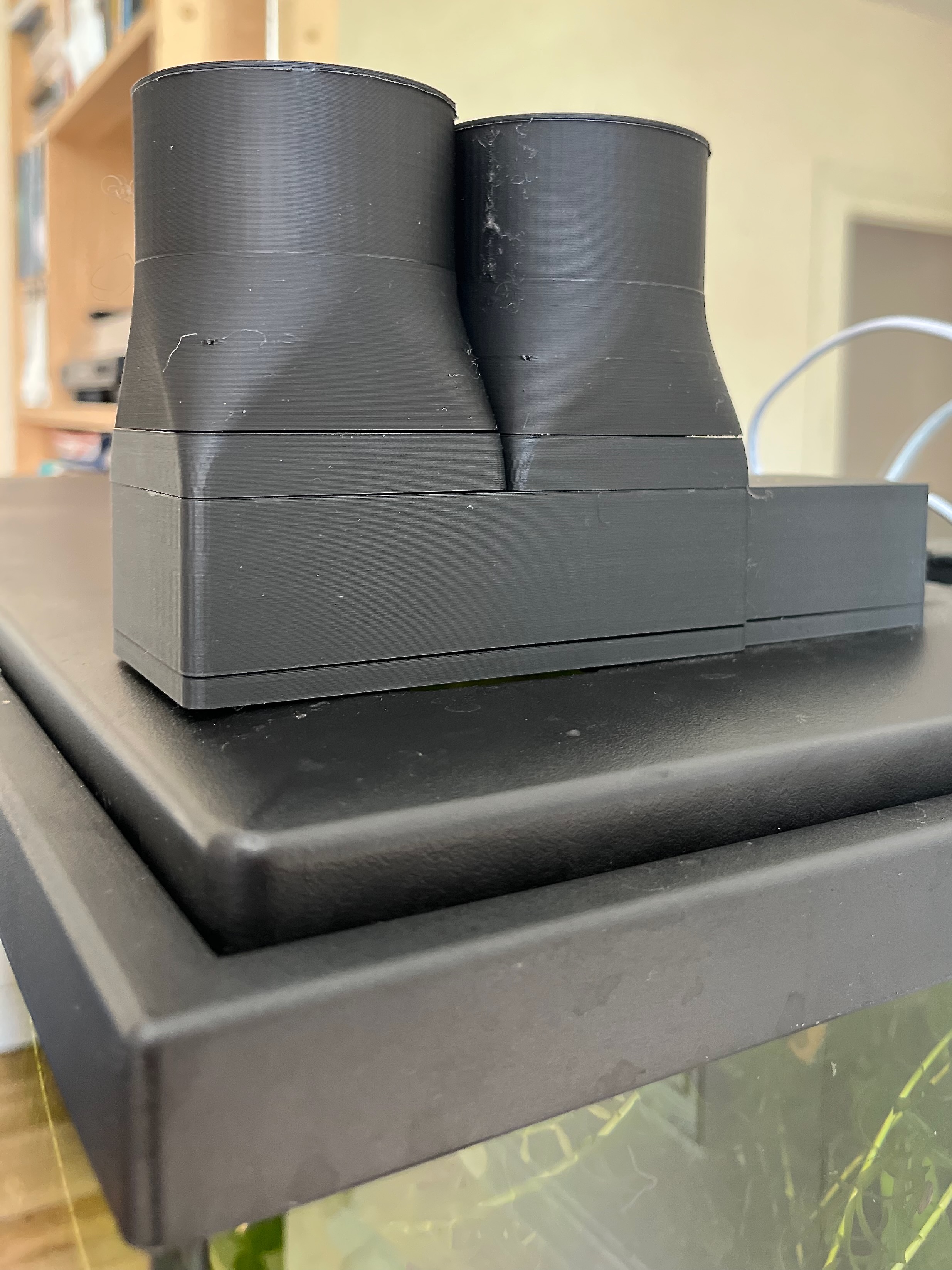 Dual Servo Fish Feeder with Water Quality Monitoring (ESP32)