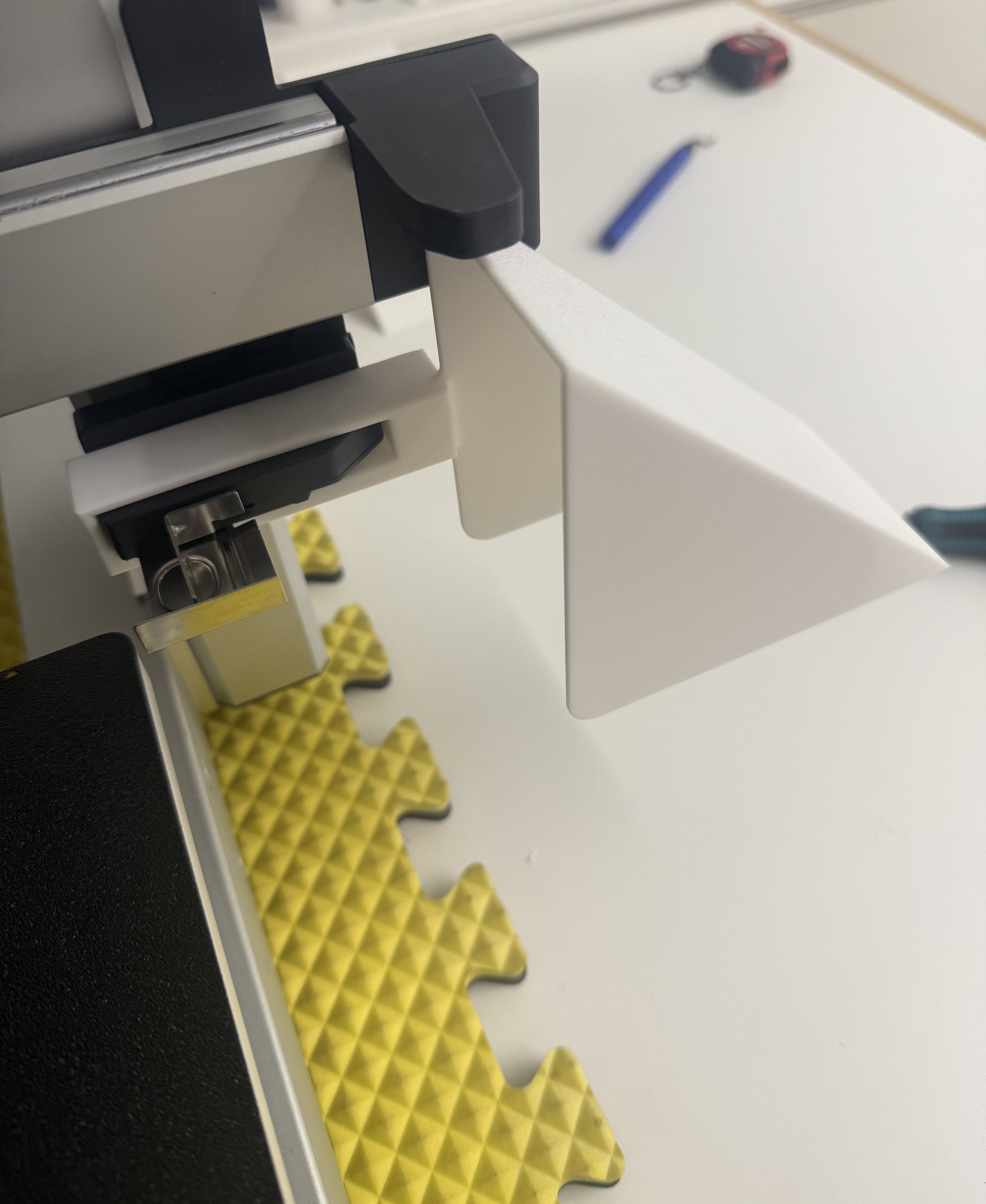 Anycubic Kobra 3 Max Filament Poop Deflector