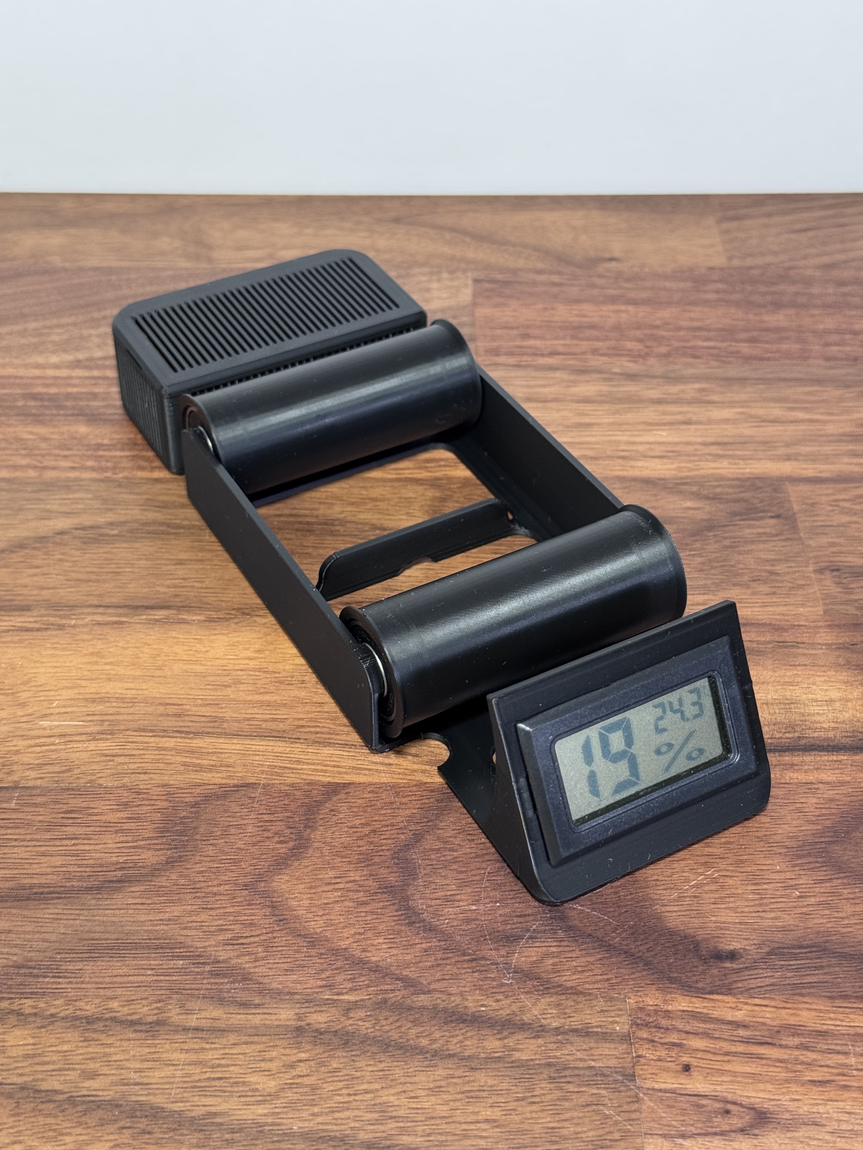 Filament Spool Roller with Hygrometer & Desiccant Holder (for 4L Storage Boxes)
