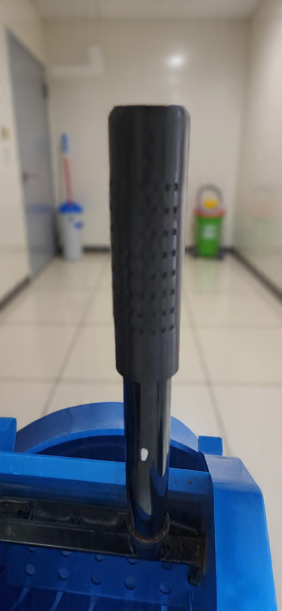 Washmop buck handle grip