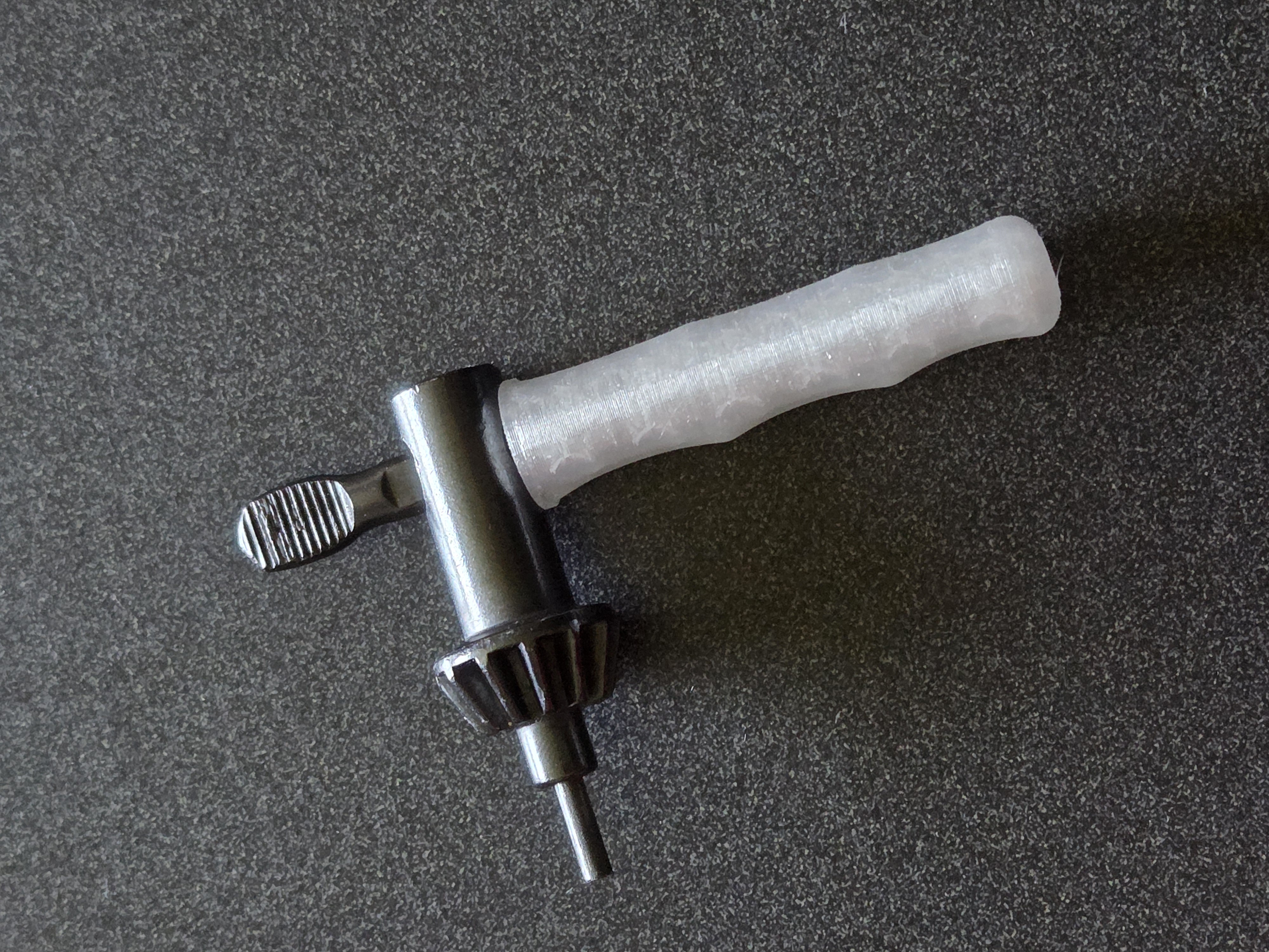 Miniatura 2 do modelo 3D Drill Press Chuck Key Sleeve