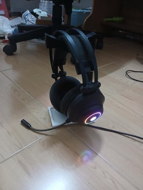 Headset stand